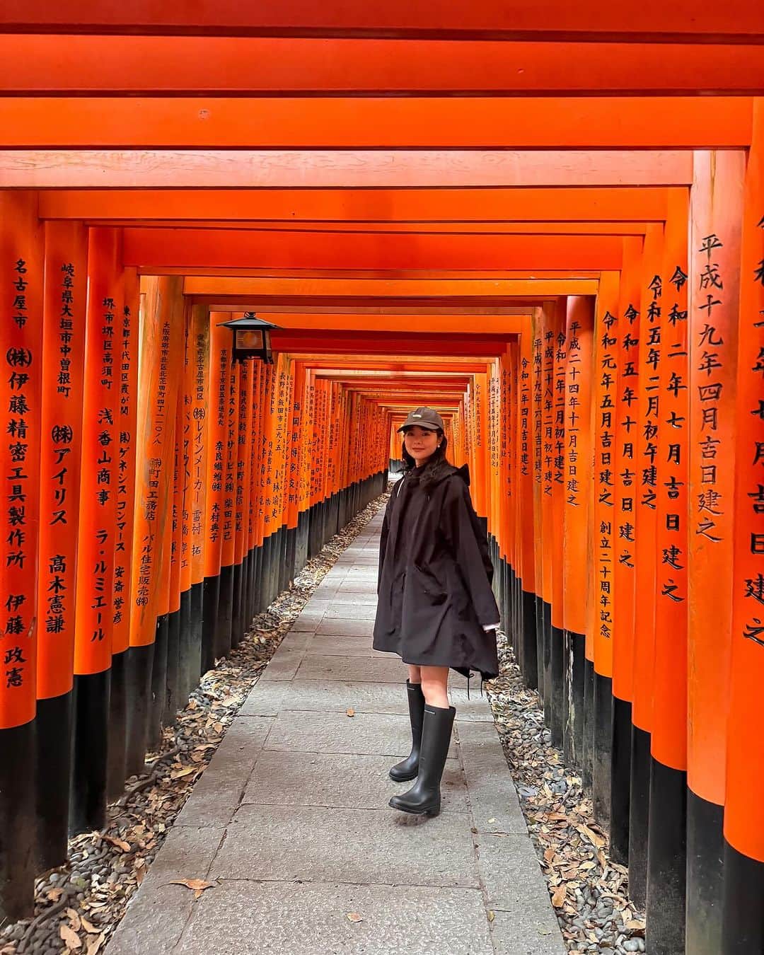 穴井千尋さんのインスタグラム写真 - (穴井千尋Instagram)「. . 弾丸で京都に行ってきた〜☺️ 他に用事があったんだけど伏見稲荷大社だけ行けた⛩️ 京都は2回ぐらい旅行で来たことあるんだけど ここは来たことなかったから本当行って良かった✨ 紅葉も綺麗だったな〜🍁 . #京都 #京都観光 #伏見稲荷大社 #千本鳥居 #観光 #弾丸旅行 #kyoto #travel #onethousandtorii #fushimiinari #fushimiinarishrine」12月6日 18時55分 - chihiro_anai_official