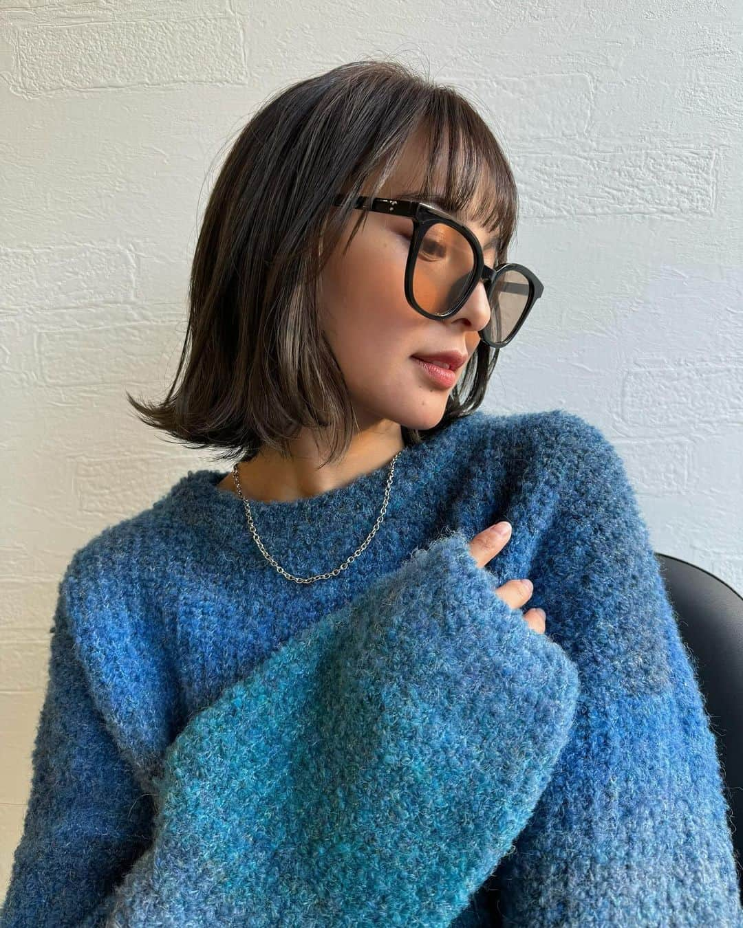 山口厚子さんのインスタグラム写真 - (山口厚子Instagram)「New color & hair✨  光によって色も違ってみえるし くすみ具合も優勝🫒💛  @vivid_1125  従兄弟のりゅうちゃん、黒木さんありがとう😆  #オリーブベージュ #vivid #レイヤーカット #冬カラー #くすみカラー #hair」12月6日 18時47分 - atu_yaman