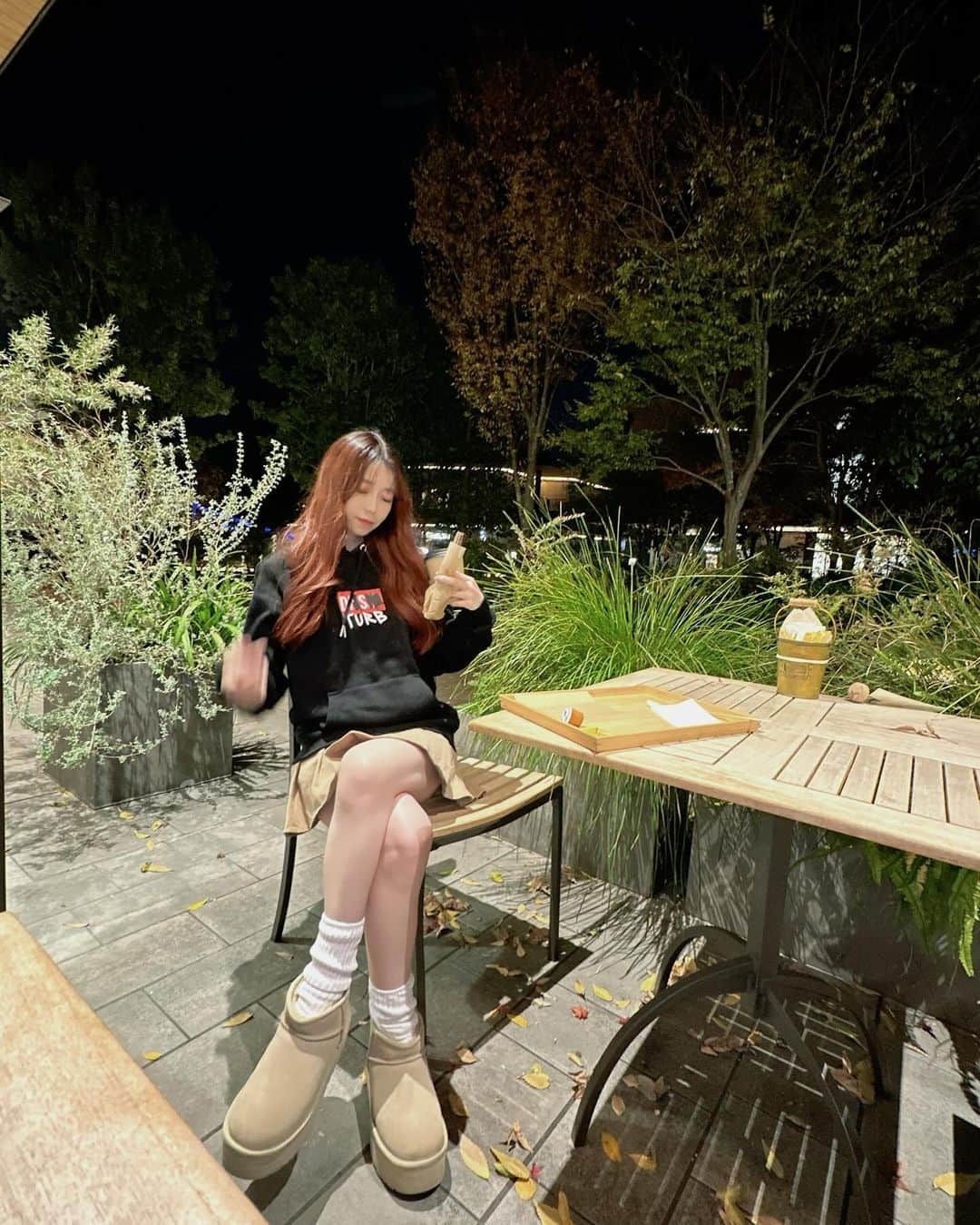 柏元萌華さんのインスタグラム写真 - (柏元萌華Instagram)「投稿できてなかったから急な冬感🥹  るーずそっくすぎゃるとわんこたち🐶🤎🤍🪄  ティちゃんの顔、、笑笑」12月6日 18時51分 - moepiii3_k