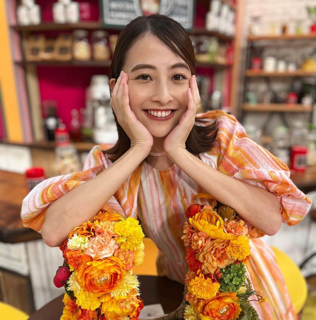 日比麻音子さんのインスタグラム写真 - (日比麻音子Instagram)「ブランチあれこれ👗✨👑  #王様のブランチ」12月6日 18時53分 - hibi_maoko