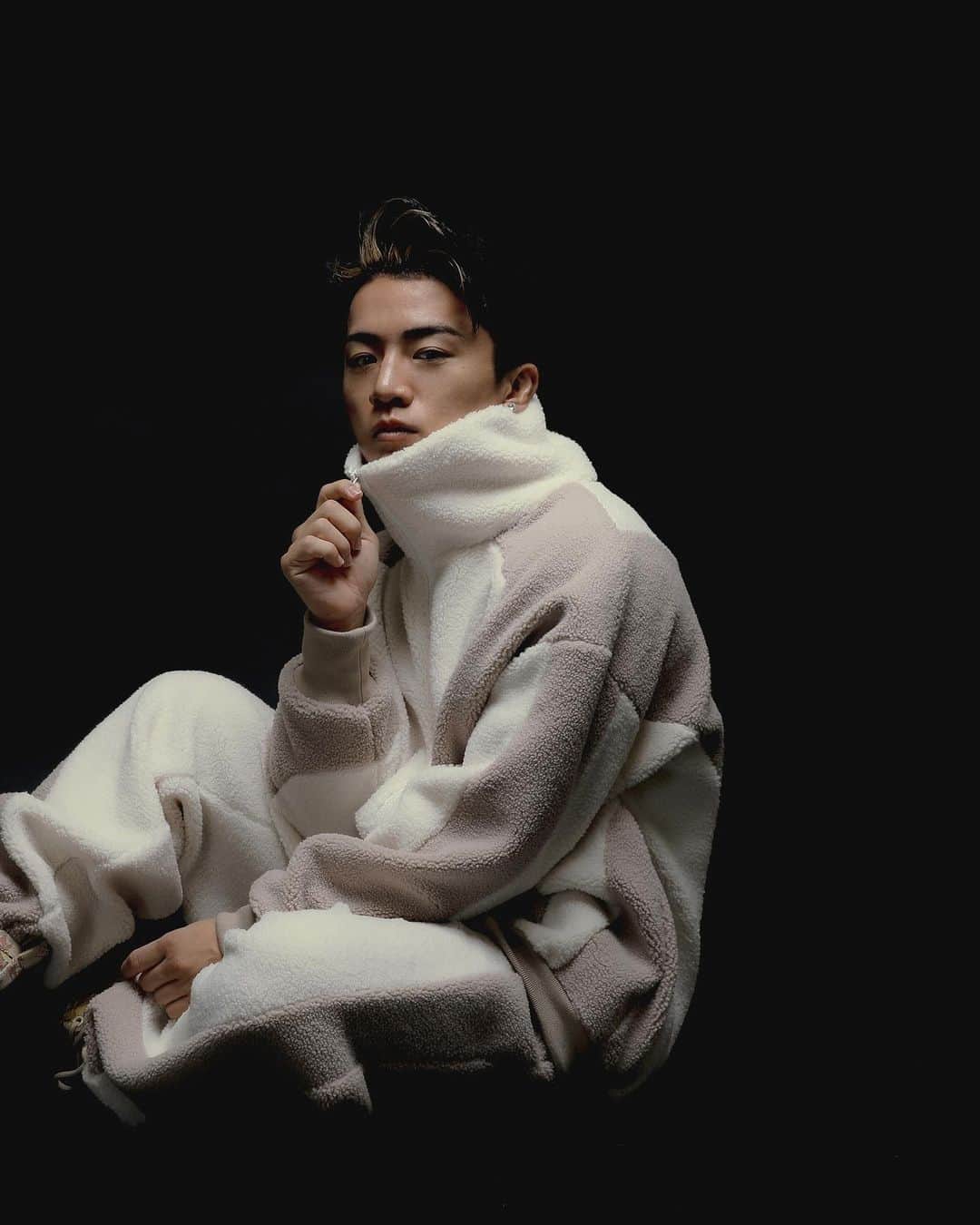 ヴァンキッシュのインスタグラム：「VANQUISH Winter Collection 2023.  Available Now.  ▪️Boa Zip up Sweat shirt[VYJ006] ▪️Boa Pants[VYP013]  #vanquish」
