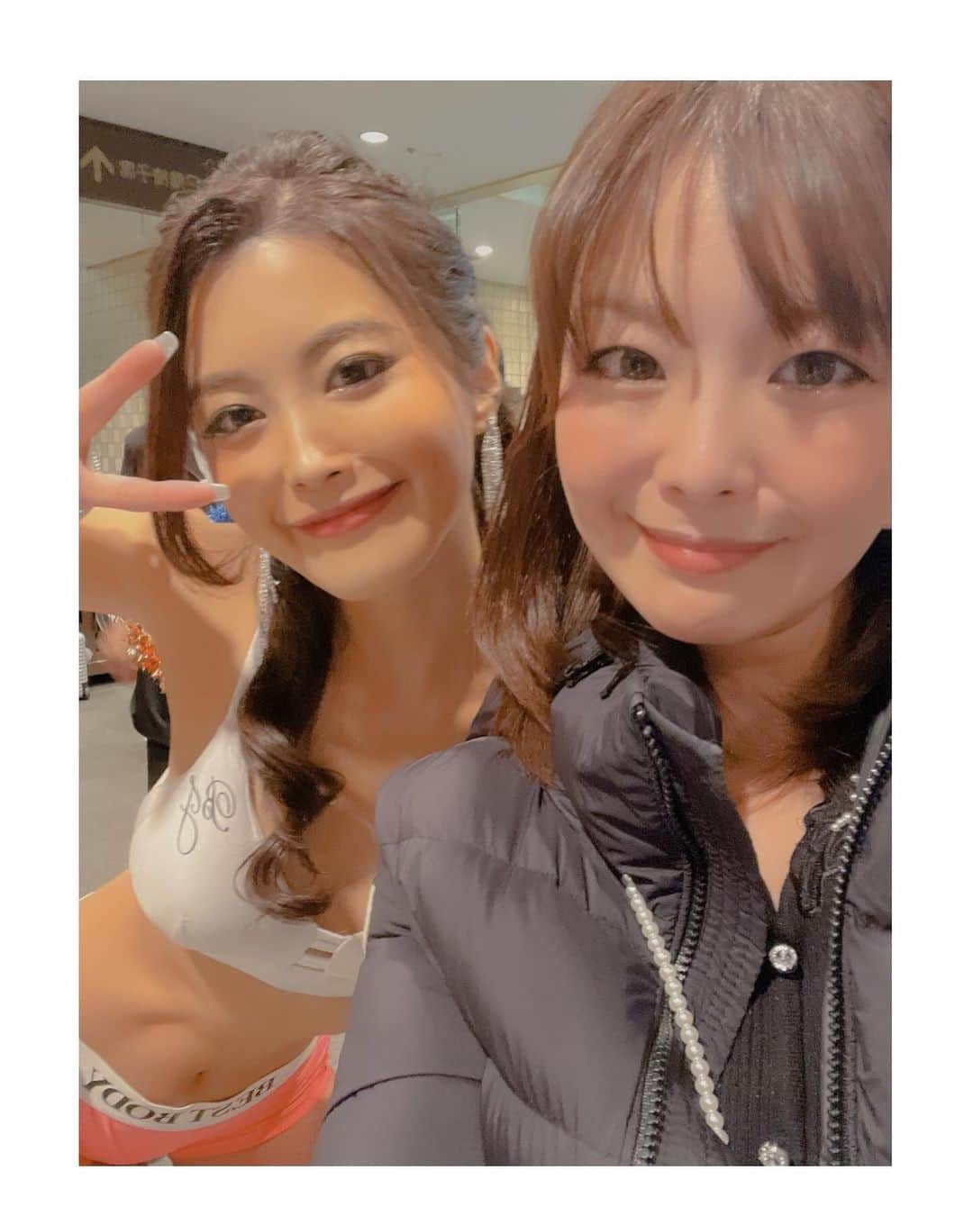 MISUZUさんのインスタグラム写真 - (MISUZUInstagram)「. （前の投稿の続き✍️）  さらに体のメンテナンスでサポートして下さった 職場の店長、同僚や後輩、 日焼けサロンやエステサロン、ネイルサロンの方々、 自分の努力だけじゃ 今の身体にはなれていませんでした🔥🔥 あたしの希望に合わせて プランニングして下さりありがとうございました🥹✨  さらにさらに 日本大会でお世話になりました ベストボディジャパンの関係者の方々🙇 前日のレッスンも実際の両国国技館でのレッスンで とても貴重で価値のあるレッスンを ありがとうございました☺️👠 緊張感も高まり充実した時間でした✨  今回審査頂きました ◽️谷口智一様 ◽️木村昌嗣様 ◽️稗田奈央子様 ◽️岡田尚子様 ◽️前里明生様 1,016名とたくさんの出場者がいる中で 厳正なる審査をして頂けたこと 大変嬉しく思います🙇 ありがとうございました✨ そして長時間にわたる審査 お疲れ様でした🙇  最後に、、 応援してくれた家族と友達、フォロワーの皆様。 あなたたちがいなかったら どこかで諦めていたかもしれないってくらい 大きな存在でした🥺🙏  言葉一つ一つに気持ちが込められていて 近くにいるわけじゃないのに その言葉に涙して、励まされて。。 自信を持てたのも、気持ちを持ち続けられたのも あなたたちの存在は特に大きい。  この場を借りて、本当にありがとう🤍 期待に応えられなかったこと とてもとても悔しい。 だけどこれをバネに挑戦し続けるから （とりあえず来年は挑戦予定です😘） 引き続き応援してくれたら嬉しいです😊💕 みんなのパワーをお裾分けして💕  一枚目のうちわは頼りになるお姉ちゃんと 可愛い可愛い弟がつくってくれました🪭💫 お姉ちゃんはセンス安定にさすがだし、 イラストの方は漫画描いてる弟の作品🥹👏 すっっごくお気に入り❣️ありがとお🥹💕  日本大会。 苦しいことも、悔しいことも、 嬉しいことも本当色々感じた大会だったけど ほんっとーーに！！ 楽しかったよ😆❣️ みんなありがとうございました👐🌈  以上！ 長いって。（笑）   #ベストボディ #ベストボディジャパン日本大会 #ボディメイク女子 #筋トレ女子 #ダイエット #北九州 #小倉　#newpost #宮崎 #モデル #水着 #サロモ #サロンモデル #japan #japanesegirl #漫画 #新人漫画家 #漫画好きな人と繋がりたい #漫画家志望 #イラストレーター #似顔絵イラスト #似顔絵描きます #似顔絵オーダー受付中」12月6日 18時58分 - miistar1126