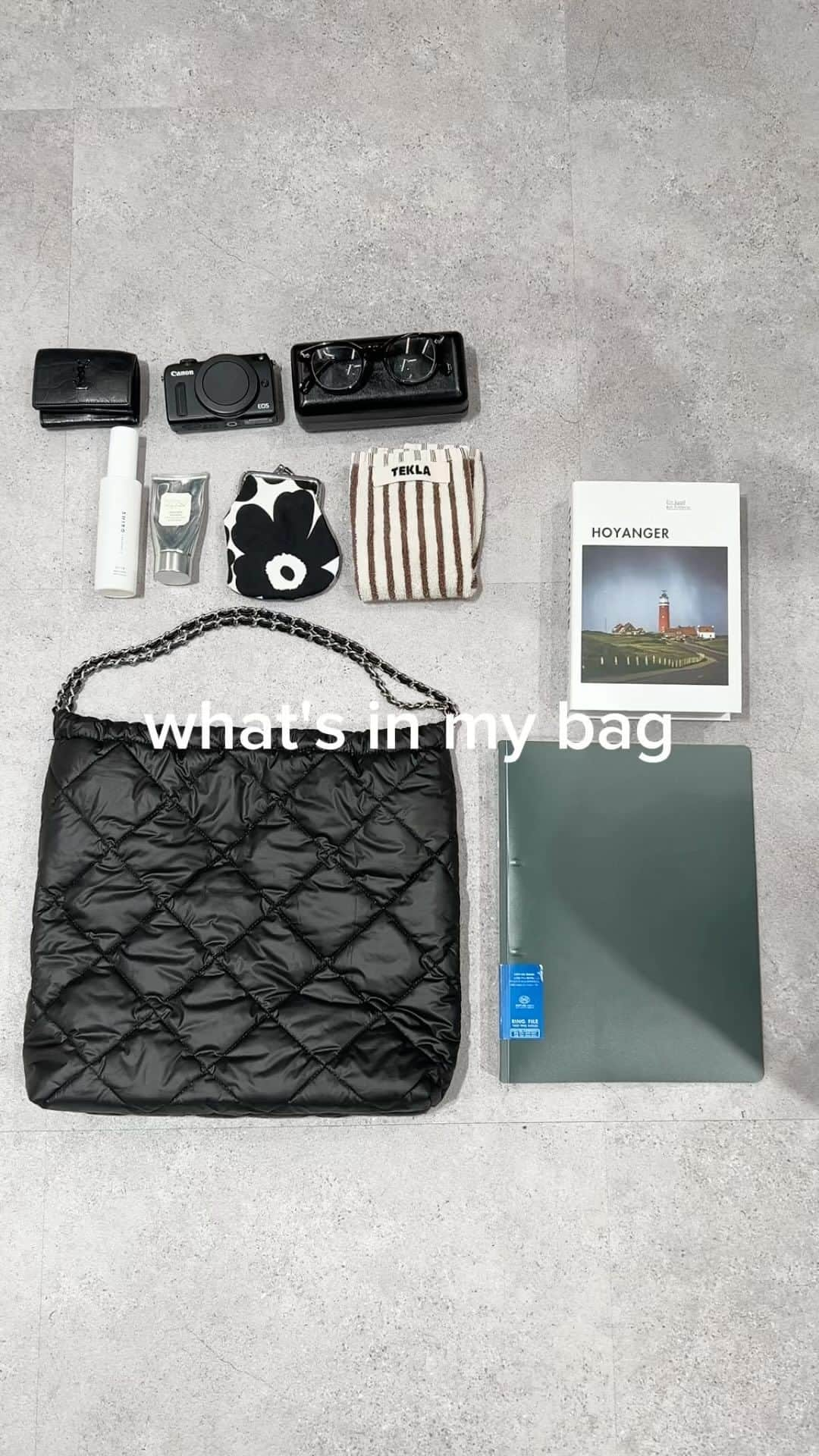 Free's Martのインスタグラム：「【what's in my bag】  A4サイズから日常で使うアイテムを入れることができる大容量のバッグ✨ お仕事の日やお休みの日まで使える機能性もバッチリなおすすめバッグです！  ◾️キルティングチェーントートバッグ 1313291016 color:black/white price：¥5,995(tax in）  🏷商品詳細は商品タグ、又はプロフィール欄のURLをご確認ください。  ＿＿＿＿＿＿＿＿＿＿＿＿＿＿＿＿  トレンドアイテムをカジュアルに提案✨公式Instagramのフォローよろしくお願いいたします😊 @frees_mart  #freesmart #フリーズマート    #冬 #冬コーデ  #カジュアル #大人カジュアル #大人シンプル#大人可愛い  #シンプル #シンプルコーデ #トレンド #トレンドコーデ #お出かけ #お出かけコーデ #プチプラ #プチプラコーデ  #キルティングバッグ #チェーンバッグ #トートバッグ #キルティングトートバッグ  #チェーントートバッグ  #バッグの中身 #バッグ #バッグの中身」