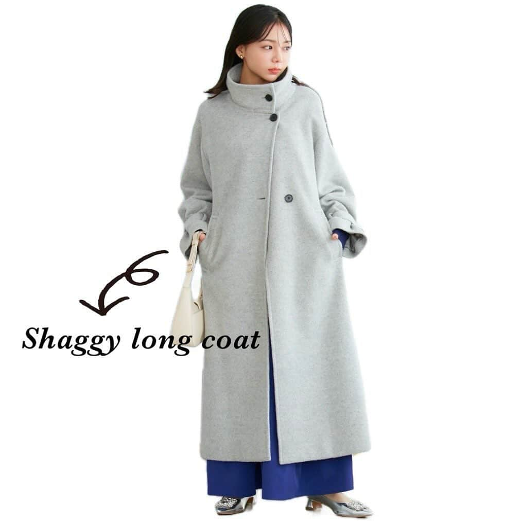 ViSのインスタグラム：「【shaggy long coat】  話題のシャギーコートのご紹介！  アウターが主役の冬こそオシャレを楽しみたい！ そんな方にオススメのコート😌  ふんわりとした毛混の素材で 軽くて暖かいロングシャギーコート。  程良いゆとりがありながらも、 スッキリとしたシャープなシルエットと 2wayで着れる毎日着ても飽きないアウターです♡  #BVO43020 【静電気防止】【2WAY】毛混シャギーロングコート ¥19,910 (税込) ※店舗販売中  スタイリングは @jadorejunonline をチェック！  #vis#vis_jp #ビス#fashion #ファッション #アウター#冬コーデ#冬アウター#コート#ロングコート#軽いコート#あったかグッズ #あったかコーデ #人気アイテム#大人カジュアル#大人可愛い#きれいめカジュアル」