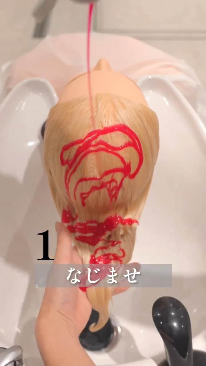 Schwarzkopf Professional Japanのインスタグラム：「✂HOW TO USE✂ 正しく使って、簡単カラーチャージ♪ 鮮やかな発色にも注目💫  #hellopink #ハローピンク #ピンクシャンプー #カラーシャンプー #シュワルツコフ #シュワルツコフプロフェッショナル #schwarzkopf #schwarzkopfprofessional #カラシャン #ヘアカラー #ブリーチ #ハイトーンカラー #ダブルカラー #色落ち #ハイトーン #ピンクヘア #ヘアケア #カラーケアシャンプー#pinkhair」