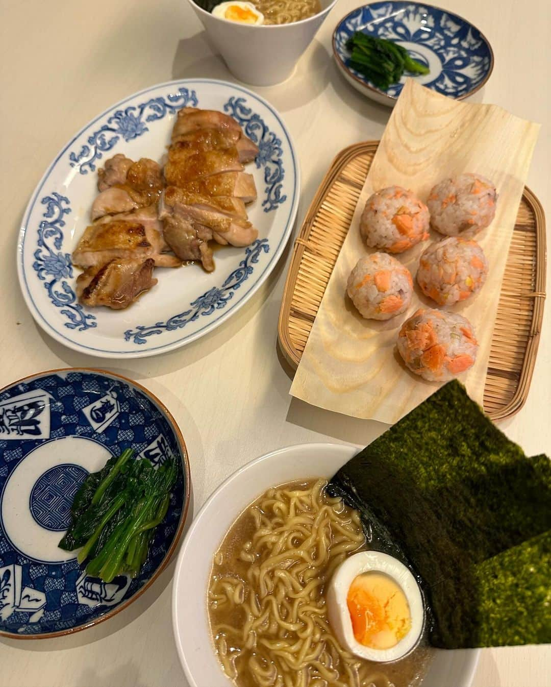 山本明果さんのインスタグラム写真 - (山本明果Instagram)「🍜🍚🥡 参鶏湯が美味しくできて、そのスープリメイクのラーメンも最高だったよ。 ⠀ ⠀ tops / #seable pants / #uniqlo shoes / #asics bag / #bigotre  ⠀ ⠀」12月6日 19時15分 - sayaka__sea