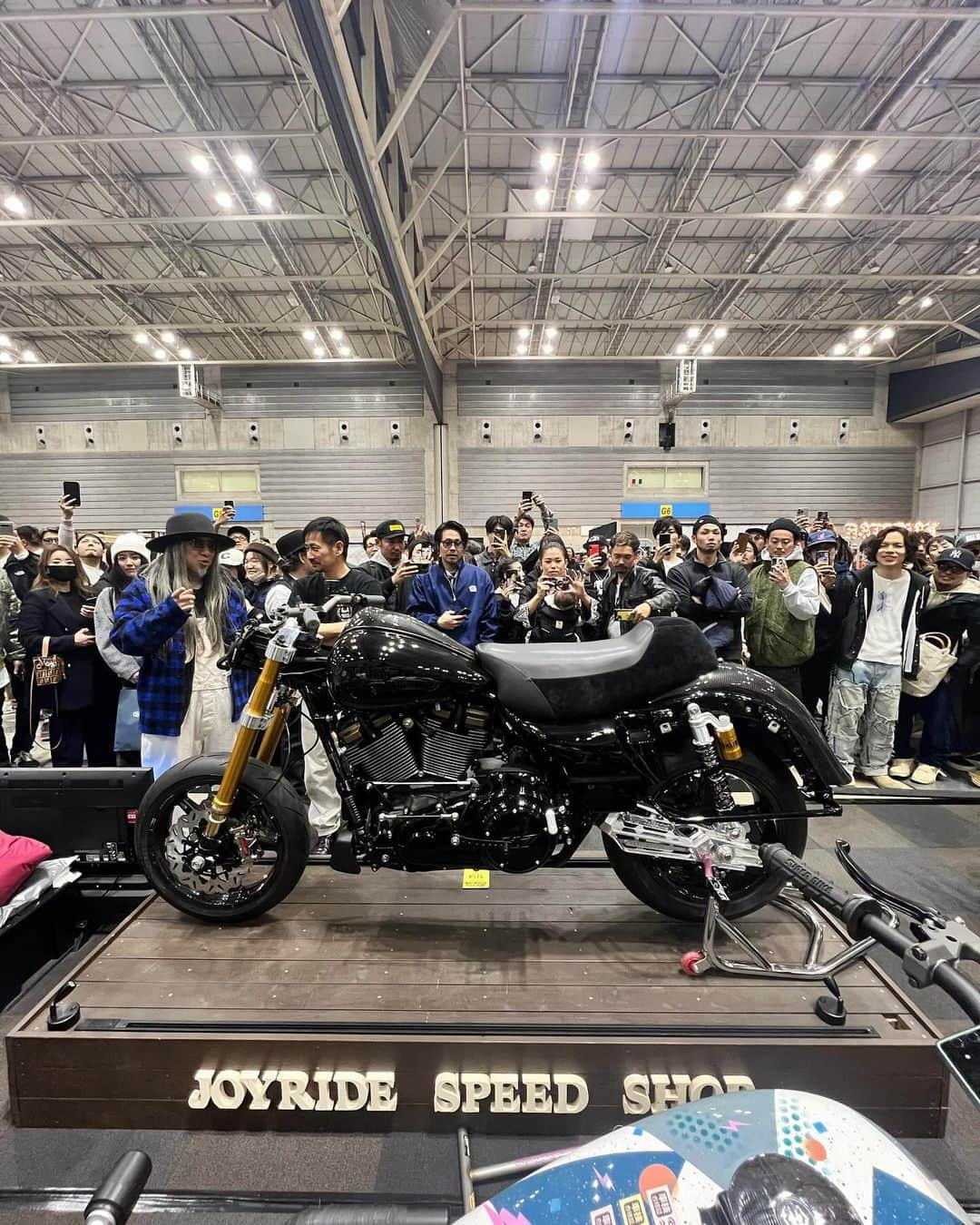 長瀬智也さんのインスタグラム写真 - (長瀬智也Instagram)「@kensfactory  @joyridespeedshop  @challenger_brigade  ＃challengerracing @avcc_info  @mooneyesjp  #comingsoon  #47」12月6日 19時21分 - nagasetomoya_