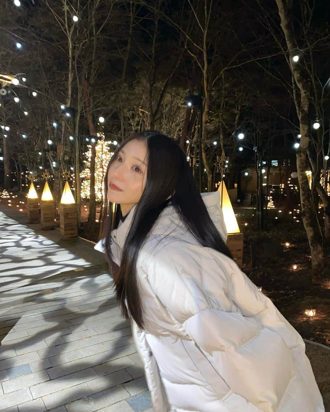 吉井美優さんのインスタグラム写真 - (吉井美優Instagram)「♡ 軽井沢高原教会 🕯✨ ランタン持って歩いたり とても綺麗で素敵な空間だった 空気も透き通ってたな 〜 軽井沢また行きたい 🌬❄️  #PR#軽井沢高原教会#軽井沢　 #クリスマス#イルミネーション#クリスマスデート」12月6日 19時29分 - miyu_yoshii32