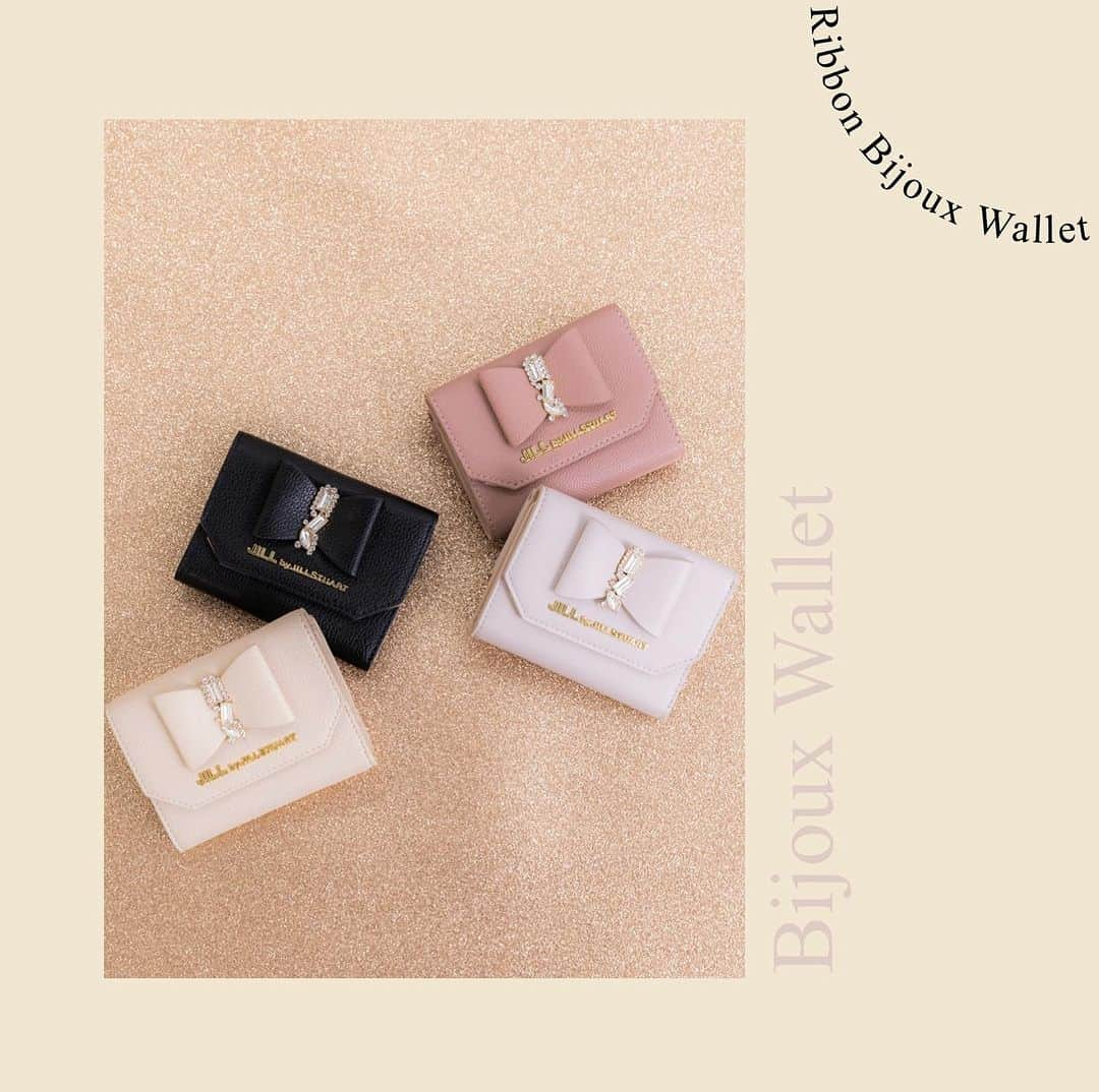 JILL by JILLSTUARTのインスタグラム：「2024年1月1日は、 一粒万倍日と天赦日が重なるラッキーデー Lucky Wallet Collection ￣￣￣￣￣￣￣￣￣￣￣￣￣￣￣￣￣￣￣￣ ▫️ リボンビジューウォレットシリーズ ミニ財布 商品番号 1254187012 ¥ 12,320（税込）  きらめく装飾でリボンをデコレーションした レディライクなミニ財布。 スナップボタン開閉でコインケース、 紙幣とカード類を入れられる 見た目はコンパクトながらも 収納力のあるデザイン。 カードポケットも7つと 多めに設計され収納力も抜群。  . . . . 2024年1月1日は、 一粒万倍日と天赦日が重なるラッキーデー! この日に合わせてお財布を新調すると 幸せか舞い込むとされています。 ギフトにも、自分用にも、 新年に向けて幸運を呼び込む準備を。 　  ￣￣￣￣￣￣￣￣￣￣￣￣￣￣￣￣￣￣￣￣￣ #ジルバイジルスチュアート  #jillbyjillstuart #jillby  #JILL_23AW #2023aw」