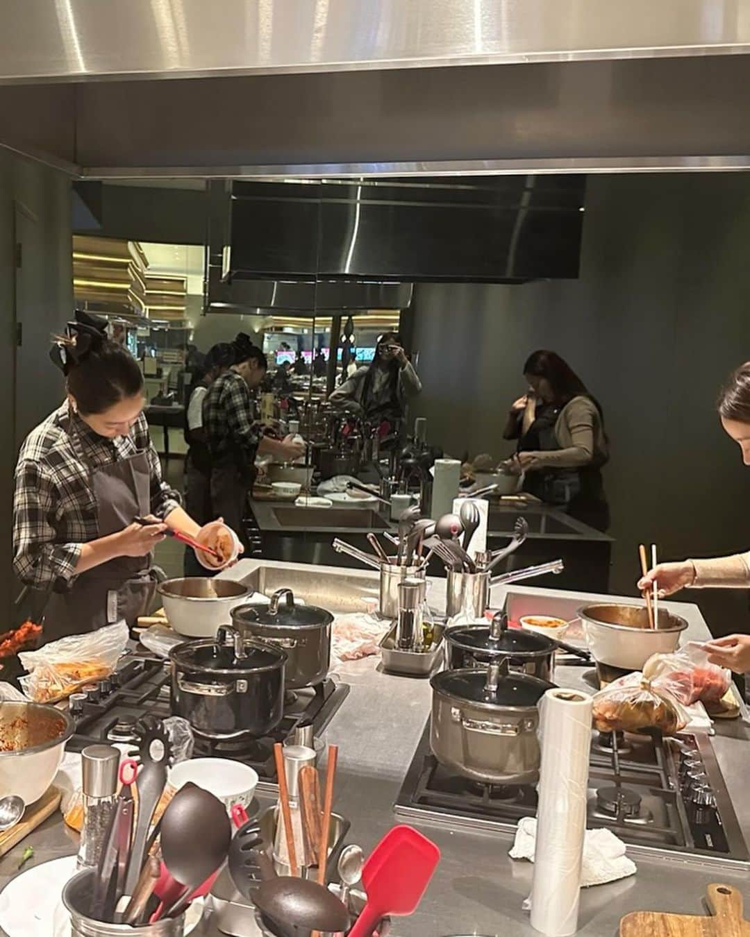 ソ・ヒョリムさんのインスタグラム写真 - (ソ・ヒョリムInstagram)「올 해가 가기전에 요리수업 🧑‍🍳 선생님덕분에 요리가 많이 늘었어요💕 똑같은 레시피. 다른 맛🥲 #라퀴진쿠킹클래스」12月6日 19時28分 - hyorim0106