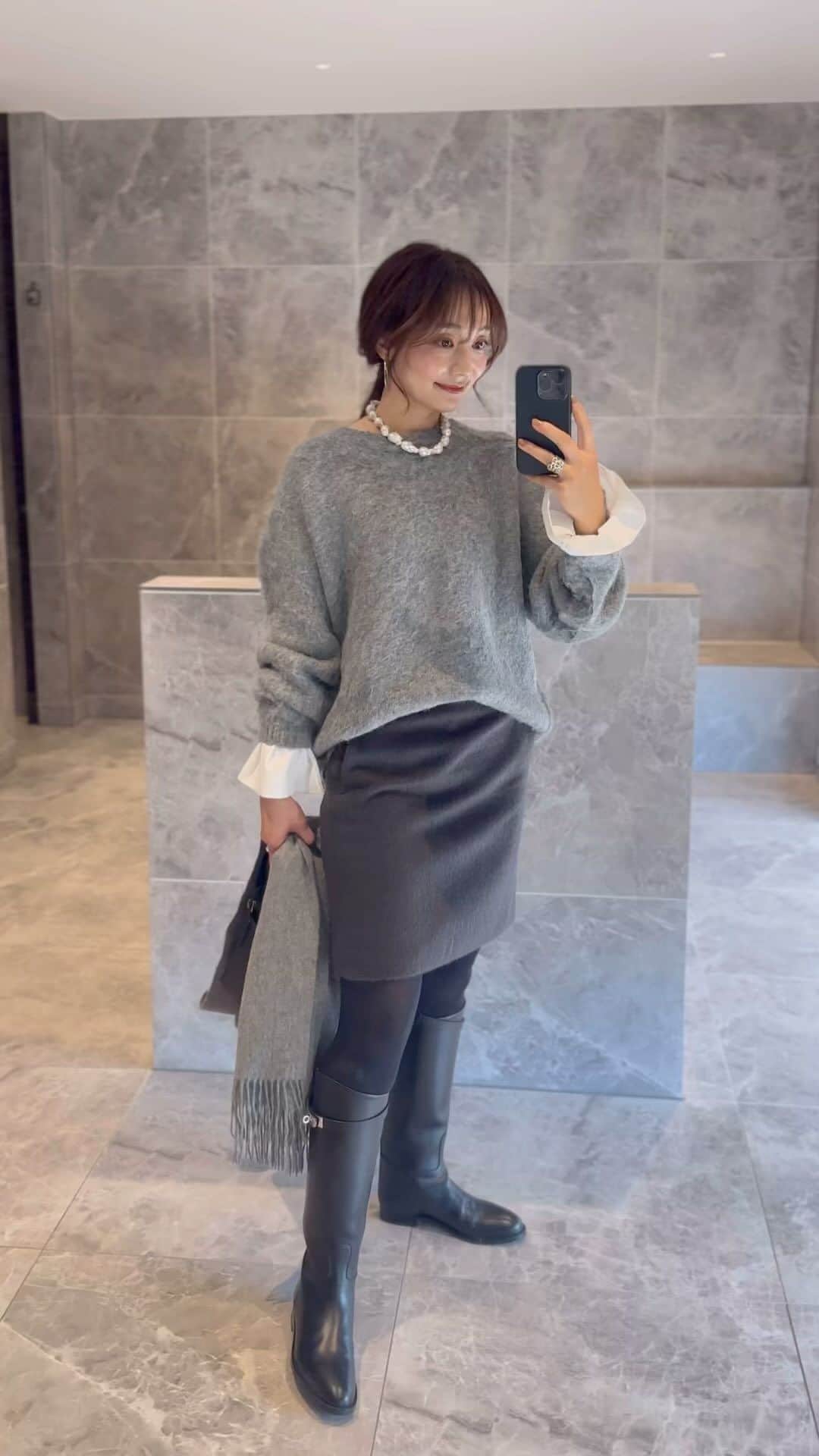 yoko178loveのインスタグラム：「#coordinate  タイツとロングブーツで 何年振りかのミニスカート🙌  ニットは毛足の長いシャギーニット 袖のカフスと襟がつけ外しできて マルチに使えるのが可愛くて🙆‍♀️  knit  @crieconforto_official  ZOZOで1,000円クーポン実施中✨ skirt  #spickandspan shoes  #hermes   #criecoforto #クリーコンフォルト #ミニスカート#ロングブーツ#ジャンピングブーツ #ワントーンコーデ #冬コーデ#fashion#casual」