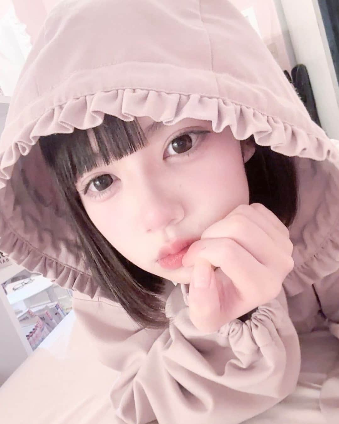 伊藤沙音のインスタグラム：「🧁🐰  ナチュラルメイクも見てみたいってDM来たからしてみた😽 みんなはどっちが好き？‪♡´-   #伊藤沙音 #nicola #ニコモ #ニコラ1_2月合併号」