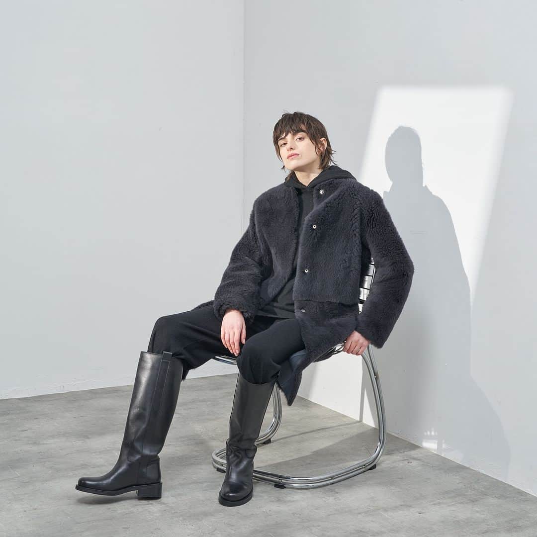 カールドノヒューさんのインスタグラム写真 - (カールドノヒューInstagram)「Our shearling Cocoon Coat layered with our Cashmere Knitted Hoodie both in ‘Baltic’.  Effortless tone-tone look, made to last.  #luxuryforlife」12月6日 19時35分 - karldonoghue
