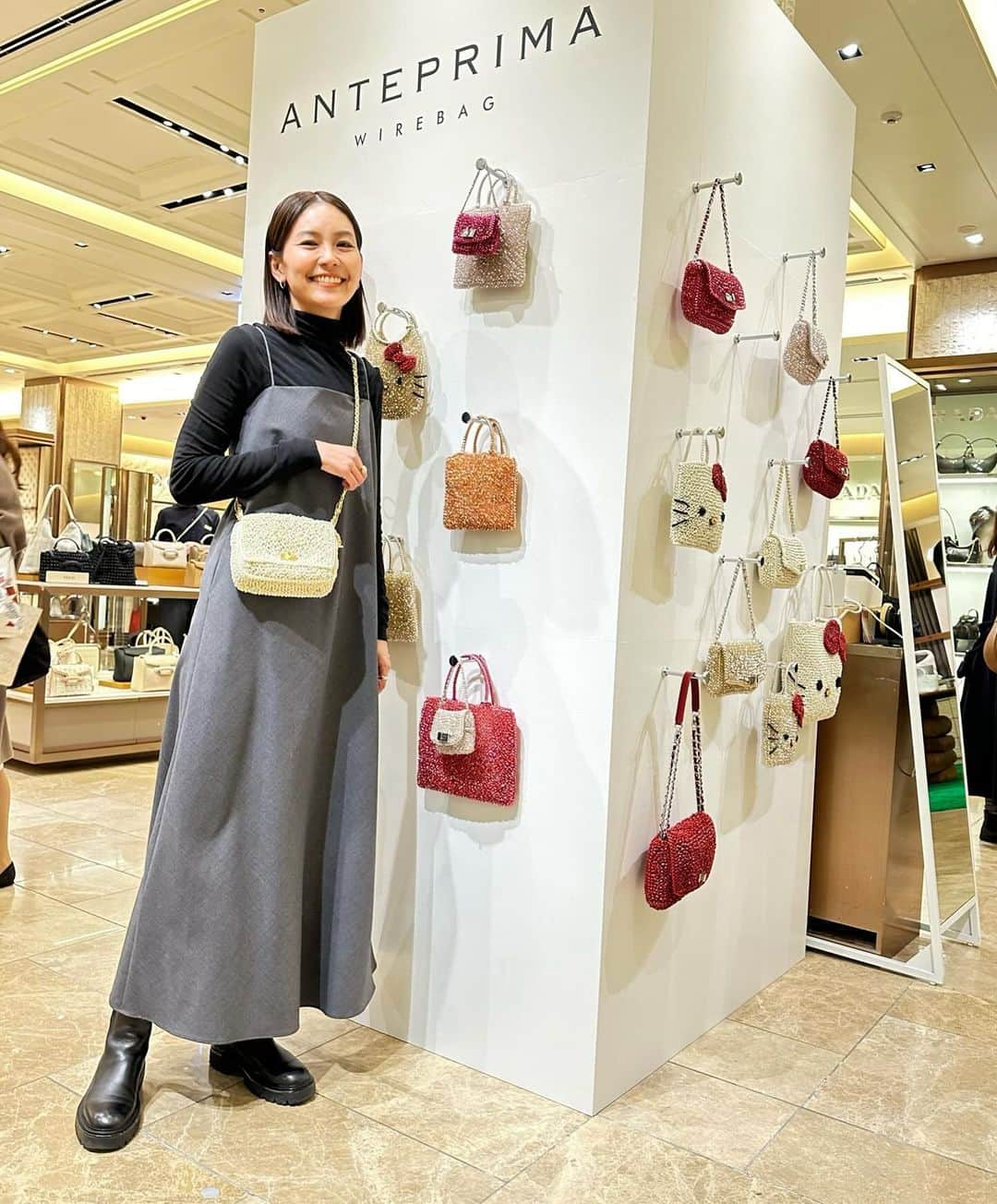 ナオさんのインスタグラム写真 - (ナオInstagram)「銀座三越で開催中のANTEPRIMAのPOP UPへ✨  @anteprima_japan   キラキラしているバッグやパールがついているバッグ どれも可愛い〜🩷 身に付けたら華やかになって心が踊ったよ😊  純ちゃんとこれも可愛いよー これもーとたくさん見てまわりました😊  「銀座三越　ANTEPRIMA POP UP STORE」 開催日程　2023 12/6（水）〜12/12（火） 開催場所　三越銀座店　本館1階プロモーション  #anteprima #アンテプリマ #pr」12月6日 19時37分 - nao_nao310