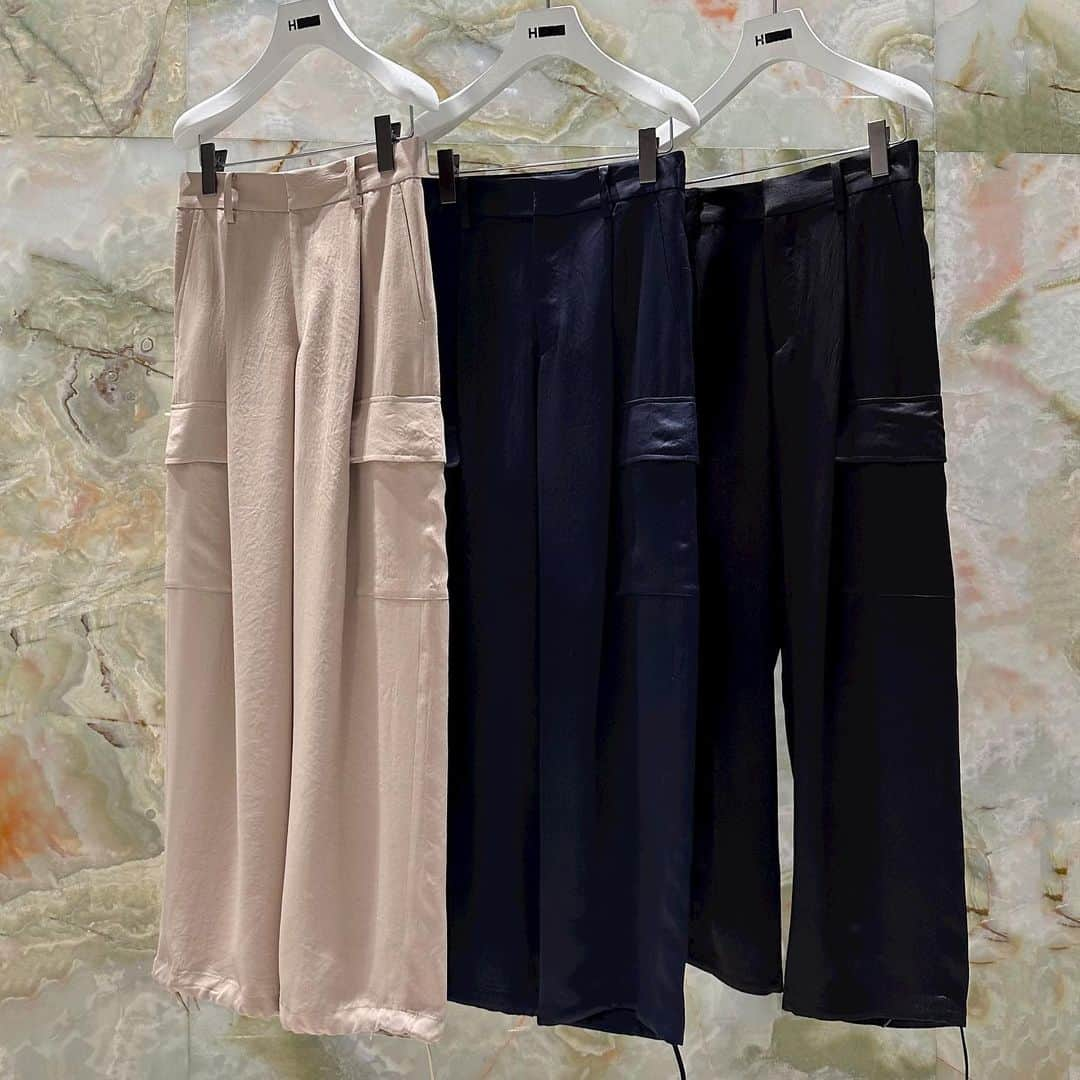 H BEAUTY&YOUTHのインスタグラム：「＜H BEAUTY&YOUTH＞ ACETATE SATIN MILITALY PANTS ¥25,300 Color: BEIGE/NAVY/BLACK Size: S/M/L  #H_beautyandyouth #エイチビューティアンドユース @h_beautyandyouth  #BEAUTYANDYOUTH #ビューティアンドユース #Unitedarrows #ユナイテッドアローズ」