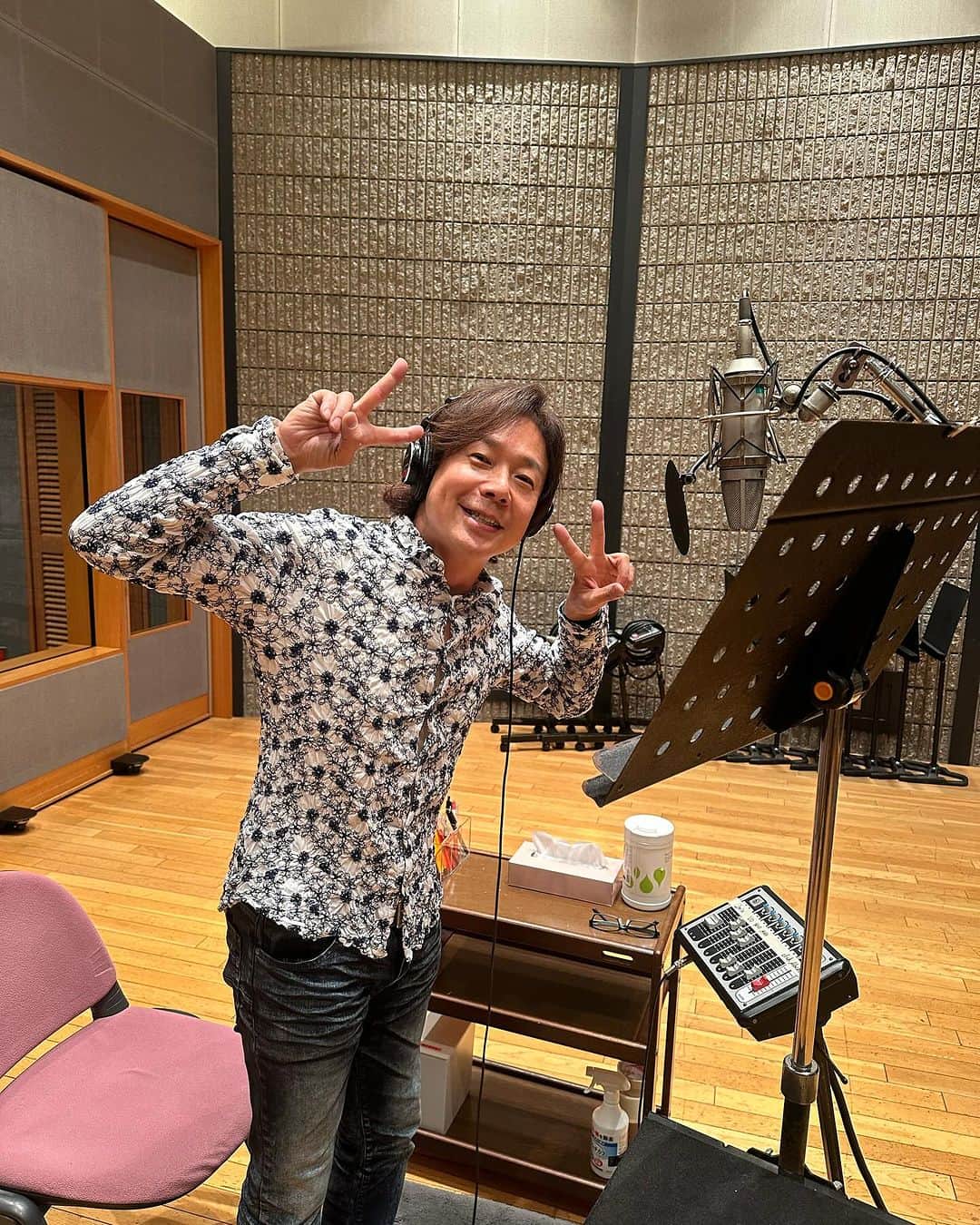佐藤弘道のインスタグラム：「今日はレコーディング！ 久しぶりに5時間も歌ったよ(^^) 歌うのって、本当に体力がいるよねぇ！  という事で、今夜のパワーチャージはサーロインステーキにしました♡」