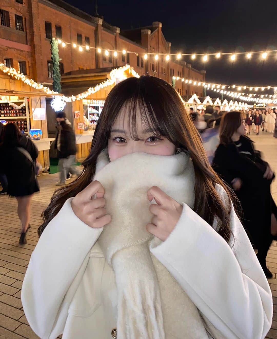 KYOKAのインスタグラム：「全身真っ白コーデ🐰🤍 赤レンガのクリスマスマーケットも行ってきたよ☃️❄️」