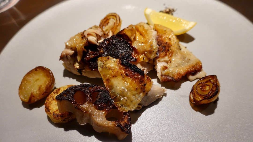 IKKO’S FILMSさんのインスタグラム写真 - (IKKO’S FILMSInstagram)「フランス料理の古典を大事にしており、さらにアルマーニでイタリアンを学んだことでハイブリッドな料理を作る。  肝心なのは重い様で、軽いを徹底していること。  五味と食感を散らし古典的でどこか斬新な料理を味わえる。  #ミストラーレ #神谷町グルメ  #フレンチ #イタリアン」12月6日 19時41分 - ikkos_films
