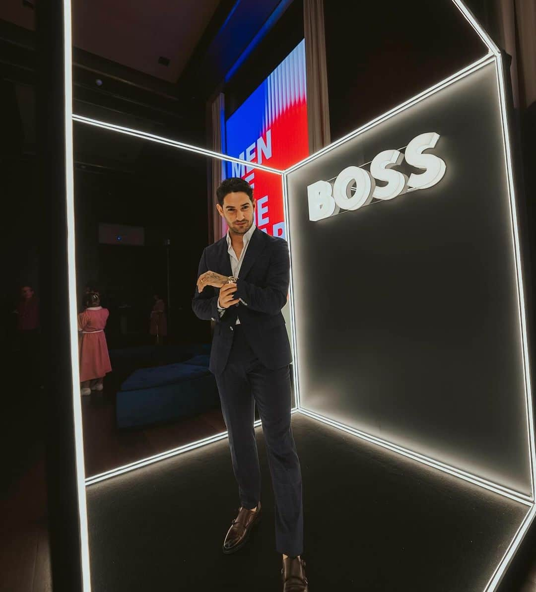 アレシャンドレ・ロドリゲス・ダ・シウヴァのインスタグラム：「Like a boss: no prêmio Men of the Year da @GQBrasil com traje total @boss . Parabéns aos premiados e @gqbrasil pelo magnífico evento!」