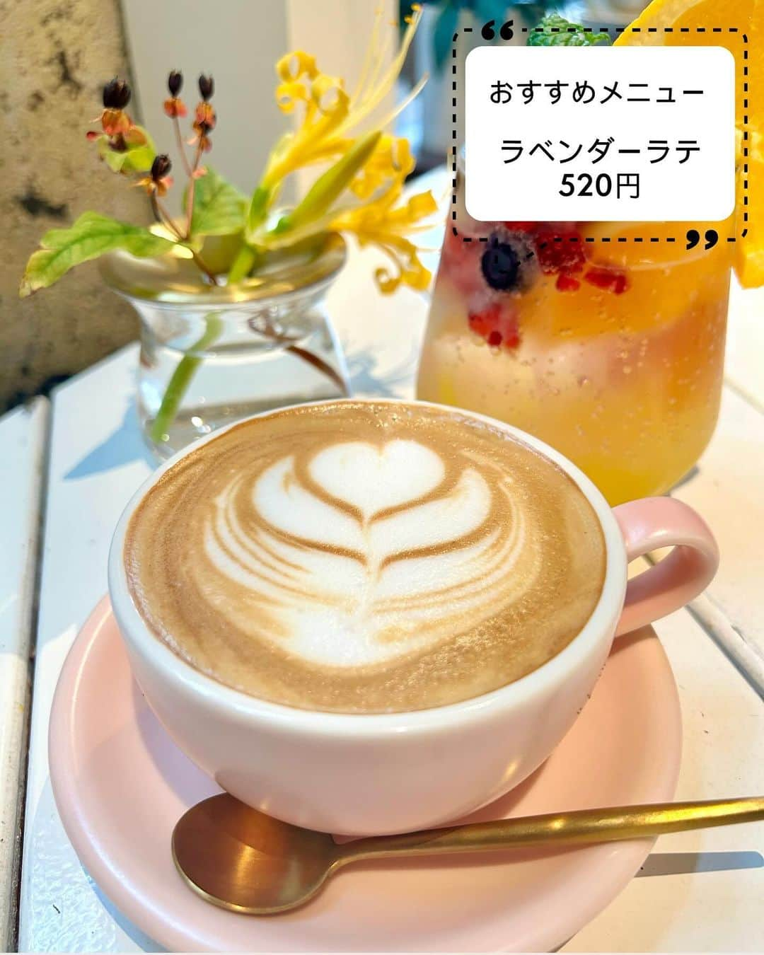 じゅみさんのインスタグラム写真 - (じゅみInstagram)「🪴まるで植物園✨癒しのカフェ☕️ ⁡ 気になったら保存してね･ᴗ･ 他のグルメはここから❯❯❯❯ @jumy_as ⁡ ✎*┈┈┈┈┈┈┈┈┈┈┈ 【概要】 ⁡ 天王寺駅出てすぐ🚉 てんしばにある緑いっぱいのカフェ☕️ ⁡ ✎*┈┈┈┈┈┈┈┈┈┈┈ 【Menu】 ⁡ 🔸ラベンダーラテ🪻　520円  🔸お花屋さんのフルーツソーダ🍎　750円 ⁡ 　 ✎*┈┈┈┈┈┈┈┈┈┈┈ 【感想】  店内では植物の販売もしてる 天井が高い緑いっぱいの開放的な空間🪟  これからの季節は寒いけど テラス席もめちゃくちゃオシャレやった✨  緑の中にもネオン文字が壁にはられてて 映えもしっかり🌈  ラベンダーラテめちゃくちゃ 癒しの美味しさでした🪻 ⁡ ──────────────  ⁡ 〜店舗情報〜 【  SPOONBILL 天王寺 】 📍 大阪府大阪市天王寺区茶臼町5-55  📱 🕰️ 11：00～22：00（L.O.21:00） 🚃 天王寺駅あべちか4・5出口上がってすぐ 💺 59席 ⁡ ※食べログ及び訪問時の情報です🙆‍♀️ ────────────── ⁡ 最後まで見てくださりありがとうございます！ ⁡ 気に入ってもらえたら、　 いいね👍コメント📝保存📍 励みになります🙇‍♀️ ⁡ Thank you for watching until the end! I would be happy if you liked or saved it. ⁡ ────────────── ⁡ #大阪ランチ #大阪グルメ #天王寺ランチ #天王寺グルメ #天王寺 #あべちか #てんしば #てんしばカフェ #天王寺カフェ #天王寺ディナー #osaka #osakagourmet」12月6日 19時54分 - jumy_as