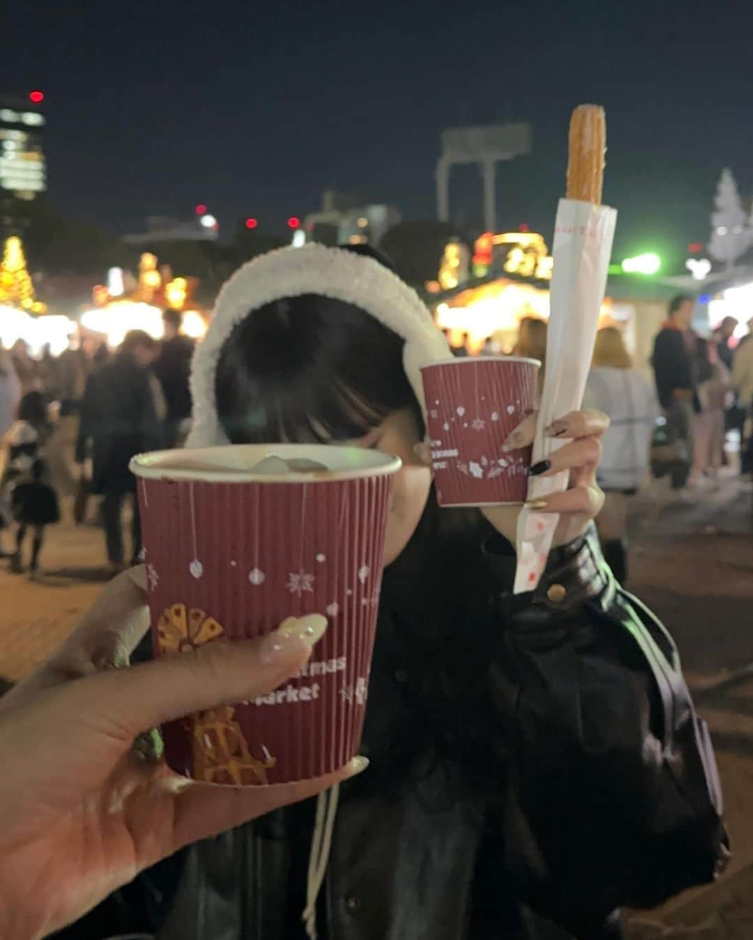びすこさんのインスタグラム写真 - (びすこInstagram)「christmas market🎄  明治神宮外苑のクリスマスマーケット、正直ホームパーティのが好きだけれどイベント達成した気分なので満足😌🤍」12月6日 19時57分 - na56482n