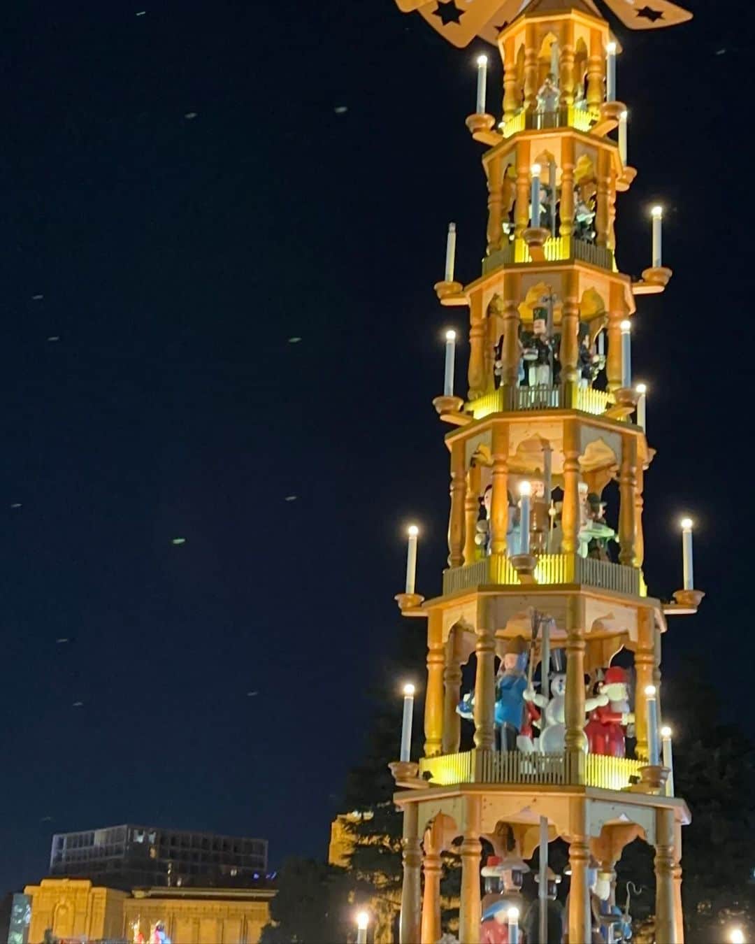 びすこさんのインスタグラム写真 - (びすこInstagram)「christmas market🎄  明治神宮外苑のクリスマスマーケット、正直ホームパーティのが好きだけれどイベント達成した気分なので満足😌🤍」12月6日 19時57分 - na56482n