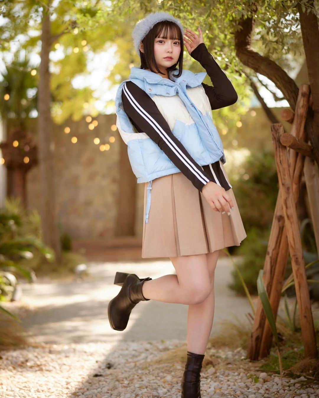 福山梨乃さんのインスタグラム写真 - (福山梨乃Instagram)「🩵🩵 . beenie→ @alleybywcloset jacket→ @jeanasis_official skirt→ @heather_love_official . #pr . 『必殺あざとポーズ』のMV、YouTubeにて公開されています🎀🎀このMV衣装、「え、着替えた？私服？」ってマネさんに言われるくらい私っぽすぎるな❕🫶🏻MV沢山観てね💟💟」12月6日 19時58分 - rinomaru_