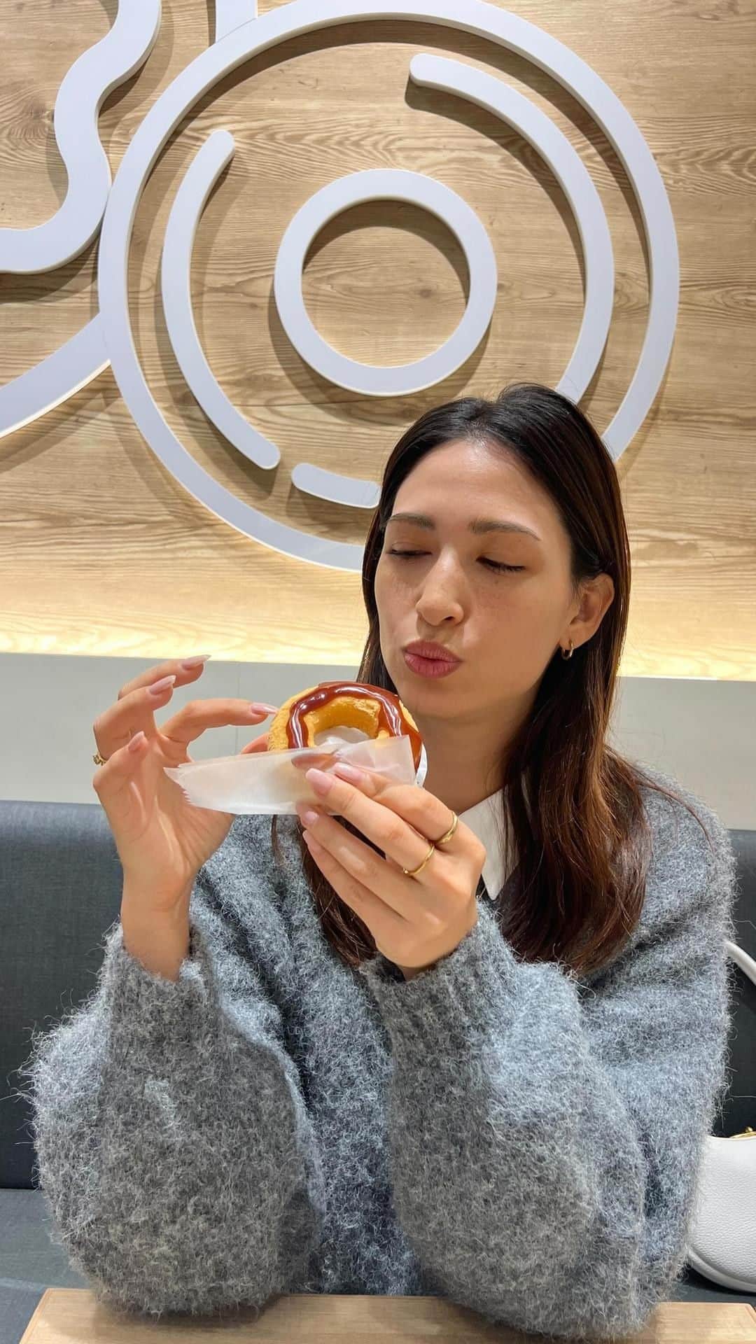 ジュリア・ミナトヤのインスタグラム：「Is… 🍩😋❣️」
