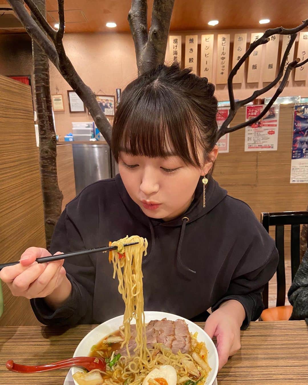 上野貴穂さんのインスタグラム写真 - (上野貴穂Instagram)「. 彩華ラーメン食べた🍜 やっぱり美味しいよね〜✨大満足😋」12月6日 20時07分 - kiho_ueno