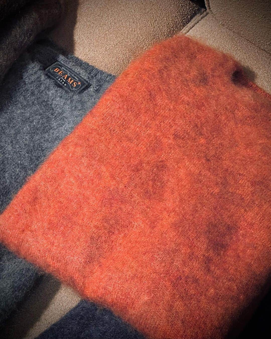 BEAMS+さんのインスタグラム写真 - (BEAMS+Instagram)「・   BEAMS PLUS RECOMMEND  BEAMS PLUS  "Stretch mohair crew-neck knit"  Mohair knit with a warm expression. The long fur gives a soft impression. The use of domestically produced materials and the fact that it does not easily lose its shape are also recommended points.  -------------------------------------  暖かみのある表情のモヘアニット。毛足の長い印象は柔和な印象です。国内生産の素材を使用し、型崩れもしにくい所もお薦めのポイント。   #beams #beamsplus #beamsplusharajuku  #mensfashion #mohair #mohairknit」12月6日 20時15分 - beams_plus_harajuku