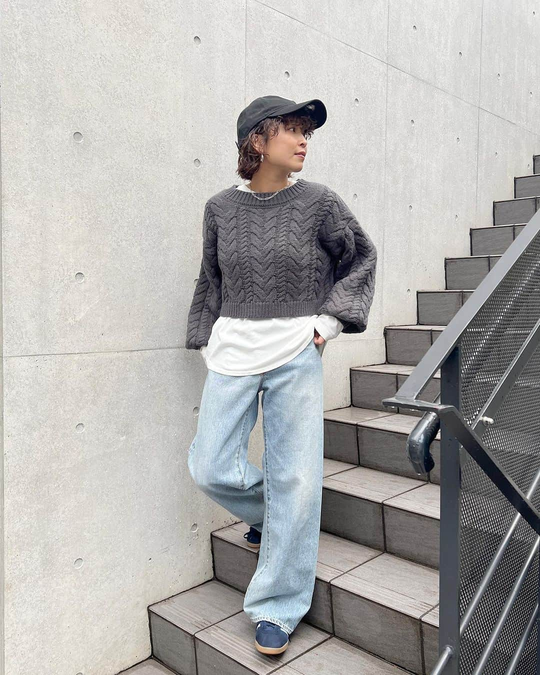 Ungrid staff snapさんのインスタグラム写真 - (Ungrid staff snapInstagram)「@anna_yoshimoto_ 164cm @suzuka_akimoto_ 155cm @momoka_watanabe_ 160cm @yurino_seki_ 156cm #起毛デザインVネックニット ミディアムグレー/チャコールグレー/オレンジ/グリーン ¥9,900(tax in)  ふわっとした質感とミックス調の色合いが立体感のあるVネックのニット。 大胆に開いたデザインとリボンのバックスタイルが可愛い😉  @aki_ishikuro_ 166cm @anna_yoshimoto_ 164cm @momoka_watanabe_ 159cm #ハーフジップルーズニット オフホワイト/ミディアムグレー/ブラック ¥8,800(tax in)  ハーフジップでカジュアルな着こなしが叶うニット。 裾は編み続きでリブが無いデザインなので、カジュアルすぎず大人なムードでも着られます😊  @anna_yoshimoto_ 164cm @momoka_watanabe_ 160cm @aki_ishikuro_ 166cm #ショートケーブルニット アイボリー/チャコールグレー/ブラウン ¥8,800(tax in)  トレンドのショート丈デザインで、低身長さんでもバランスが取りやすくなる一枚。 ふっくらとした糸と大きめのケーブルがカジュアルで可愛いデザインです✨  ーーーーーーーーーーーーーーーーーーーーーーーーーーーー ☑︎商品詳細は製品タグ or TOPページURLよりチェック   » @Ungrid_staffsnap  #Ungrid #アングリッド #ungrid_official #ungriddenim #ungridコーデ #カジュアル #ラフ #ニット #ケーブルニット #Vネック #ハーフジップ #冬 #冬ニット #冬コーデ  #着回し #骨格 #骨格ウェーブ #骨格ストレート #骨格ナチュラル #低身長 #高身長 #イエベ #ブルベ」12月6日 20時27分 - ungrid_staffsnap