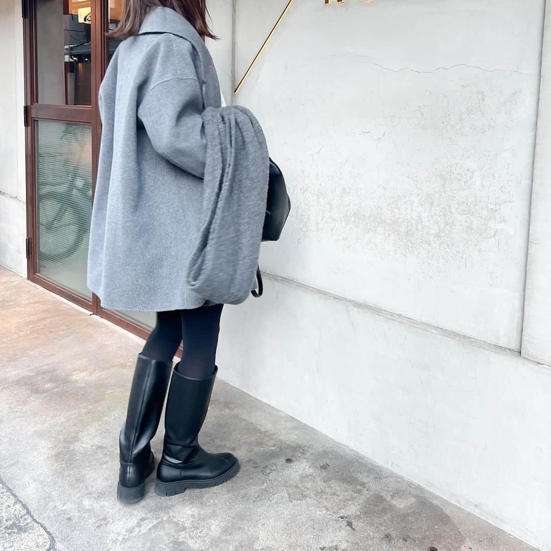 n.etsuuさんのインスタグラム写真 - (n.etsuuInstagram)「2023.12.6  @uniqlo  #チャンキーストール gray   ここ最近、 このマフラーばっかり使ってる🩶  coat▸#evernavy blouse▸#Mynia skirt▸#BASEMENT boots▸#UNIQLOC muffler▸#UNIQLO bag▸#ZARA  #UNIQLO#ユニクロ#ユニクロ購入品#アラフォーママ#ママコーデ#高身長コーデ#高身長コーデ」12月6日 20時48分 - n.etsuu