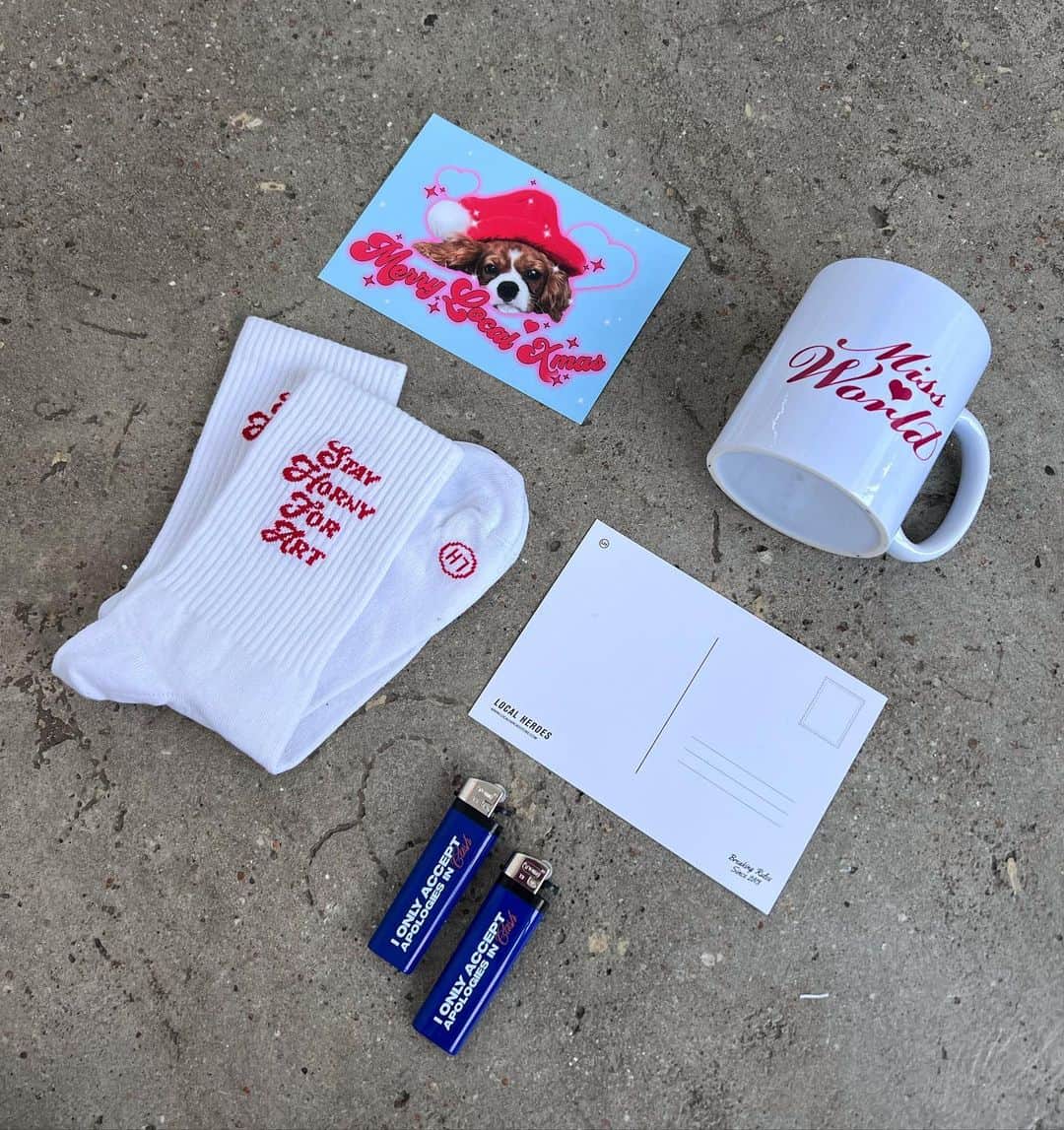 LOCAL HEROESさんのインスタグラム写真 - (LOCAL HEROESInstagram)「MERRY LOCAL XMAS! 🎅🏼 We know how hard it is to find the best gift,  so we decided to open our XMAS GIFT SHOP! 🎄  XMAS MUG, SOCKS, POSTCARDS and much more Everything you buy comes with a guarantee certificate for the perfect gift!*   *IT’S A JOKE OFC 💁🏼‍♀️」12月6日 20時48分 - localheroes