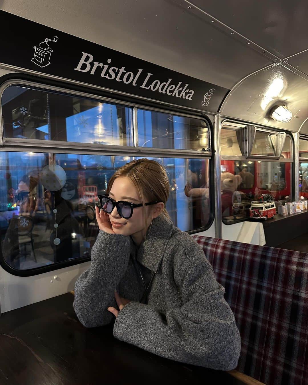 erinaのインスタグラム：「ずっと行きたかったところ行けた❤️ クリスマス仕様で可愛すぎ〜 料理も美味しくていっぱい食べた！」