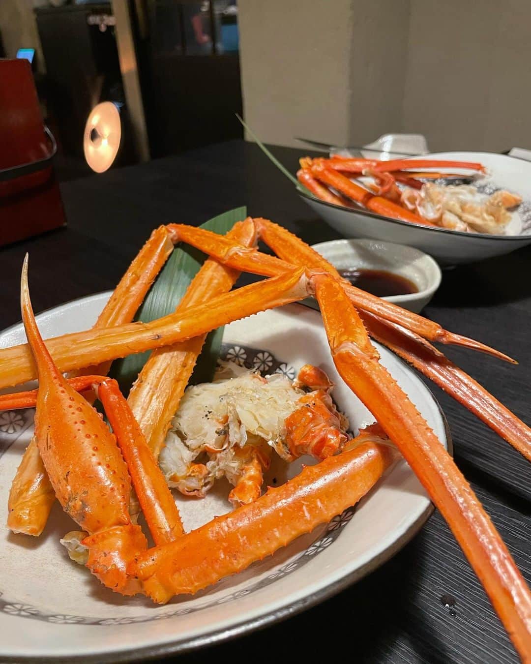 まゆぴちゅーさんのインスタグラム写真 - (まゆぴちゅーInstagram)「中目黒高架下ご飯🍶♡  『炉端のぬる燗 佐藤』 @robatanosatou  で夜ご飯食べてきたよん\( ˆoˆ )/🍴♡  日本酒も飲み放題に入ってる和食のコース🍣❤️  前菜からお造り、帆立や蟹まででてきて、 お肉もあって、牡蠣コロッケまで…！✨ 〆にはお鮨もあって豪華すぎた😂💞💞  味もしっかり美味しくて、コスパ良かった♡  日本酒好きにはたまらんお店でした🍶❤️ . . . #中目黒グルメ #中目黒ディナー #中目黒居酒屋 #中目黒ごはん #中目黒高架下 #炉端の佐藤 #和食ディナー #日本酒 #日本酒女子 #日本酒好きな人と繋がりたい」12月6日 20時41分 - mayu_03pichu