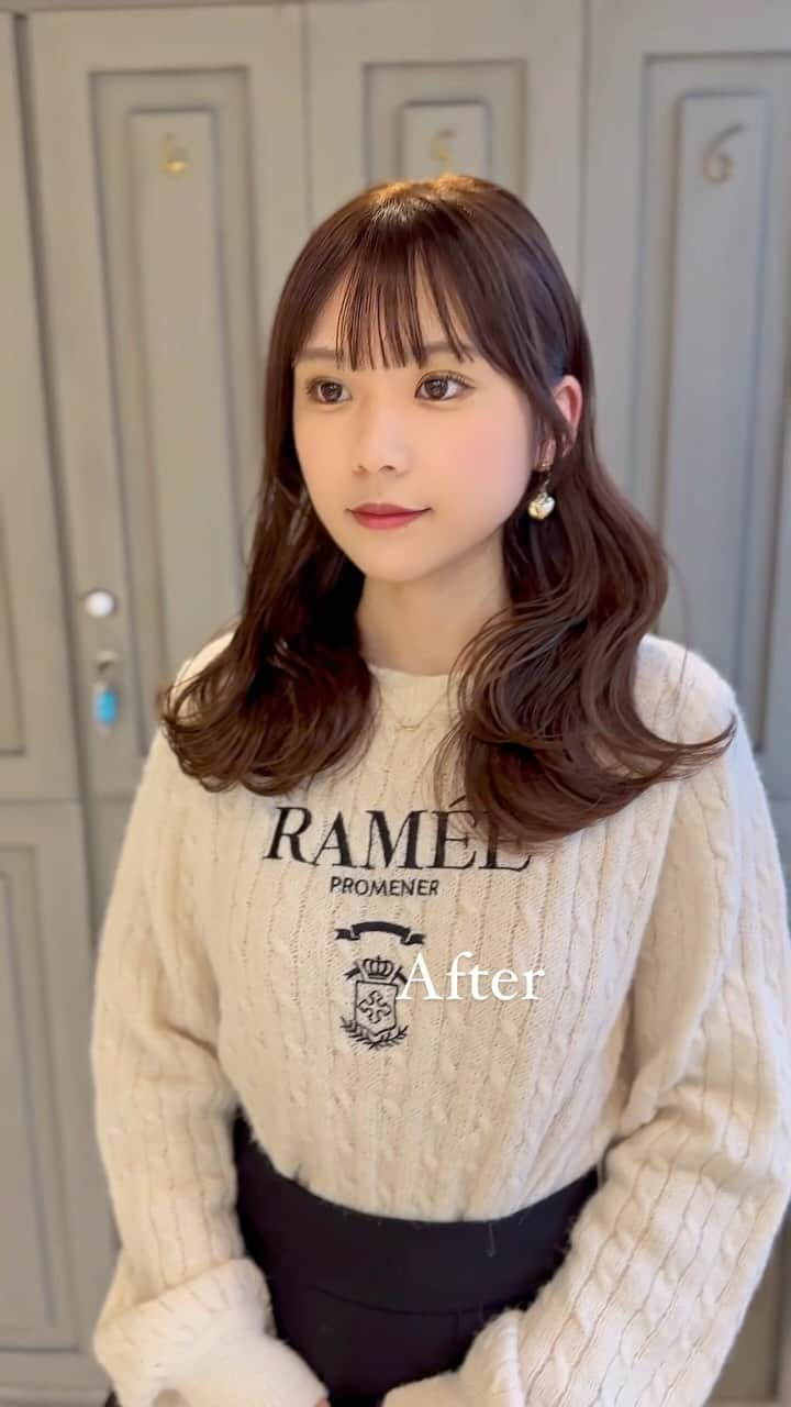 前田渉のインスタグラム：「🤍   わたるマジックの 劇的‼︎Before→After→Arrange🪄💫✨     Cut:毛先の傷んだところを取りつつ、前髪~顔周りは わたるマジック伝家の宝刀シースルーぱっつんに✂︎ Color:ロイヤルミルクティーカラーの明るめに🫖🤍 Styling:32mmのコテでワッフル巻きの表面ぼかしにし、cache cache oilを4プッシュ付けました✨ Arrange:耳の方にかけても可愛い顔周りとおくれ毛に😊    とーっても可愛く仕上がりました‼︎ 髪の毛って本当に雰囲気変わりますよね😍     この作品の完成形はこちらに載せるので併せてご覧ください💁 @cachetaro    🤍 model:もえきゅん #わたるマジック  #cachecacheomotesando #BeforeAfterArrange #hairstyle #hairarrange  #似合わせカット #おくれ毛 #美少女 #ヘアアレンジ #巻き方 #小顔カット #顔周りカット #簡単アレンジ #シースルーぱっつん #シースルーバング #サイドバング #前髪カット #ミルクティーブラウン #波ウェーブ #ミディアムヘアアレンジ #簡単ヘアアレンジ #ミルクティーアッシュ #ミルクティーグレージュ #ミディアムヘア #ロブアレンジ #ロブ #ミルクティー #ミルクティーカラー #ミルクティーベージュ #韓国ヘア」