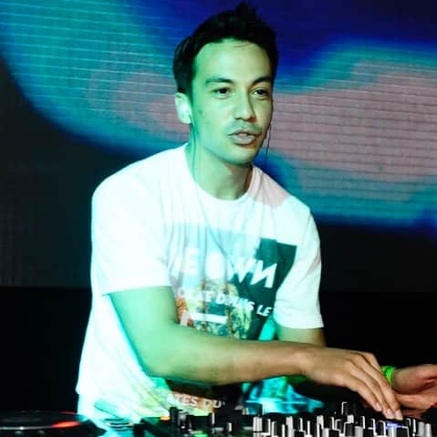 レイドバック・ルークのインスタグラム：「If you see a pic of me on CDJ’s you know it’s a throwback 😅 Can you guess which year this was? ⬇️」