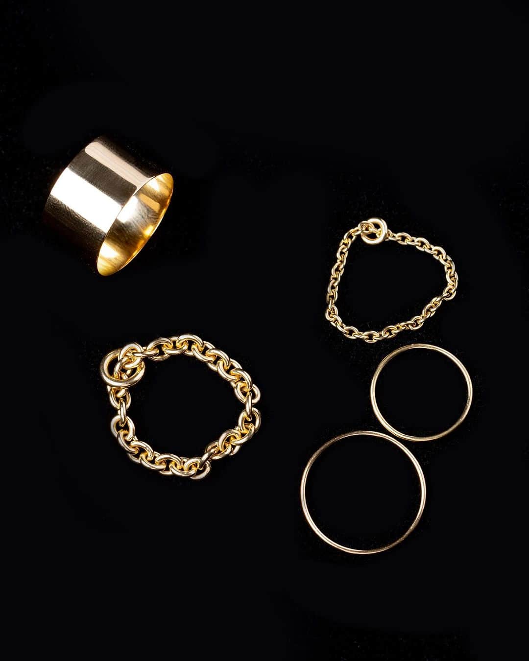 Hirotaka Jewelryのインスタグラム：「18K RINGS TO LAYER AND LOVE #hirotakajewelry #18kgold #ring」