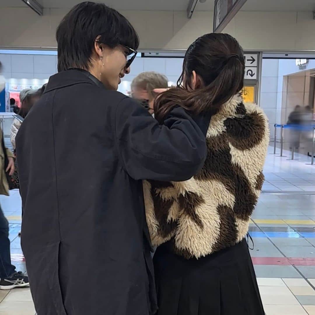 りんかさんのインスタグラム写真 - (りんかInstagram)「🐈‍⬛🎀  最終的にくびしめられてる、、、 #りんはな #今日好き」12月6日 20時52分 - 1n_o28
