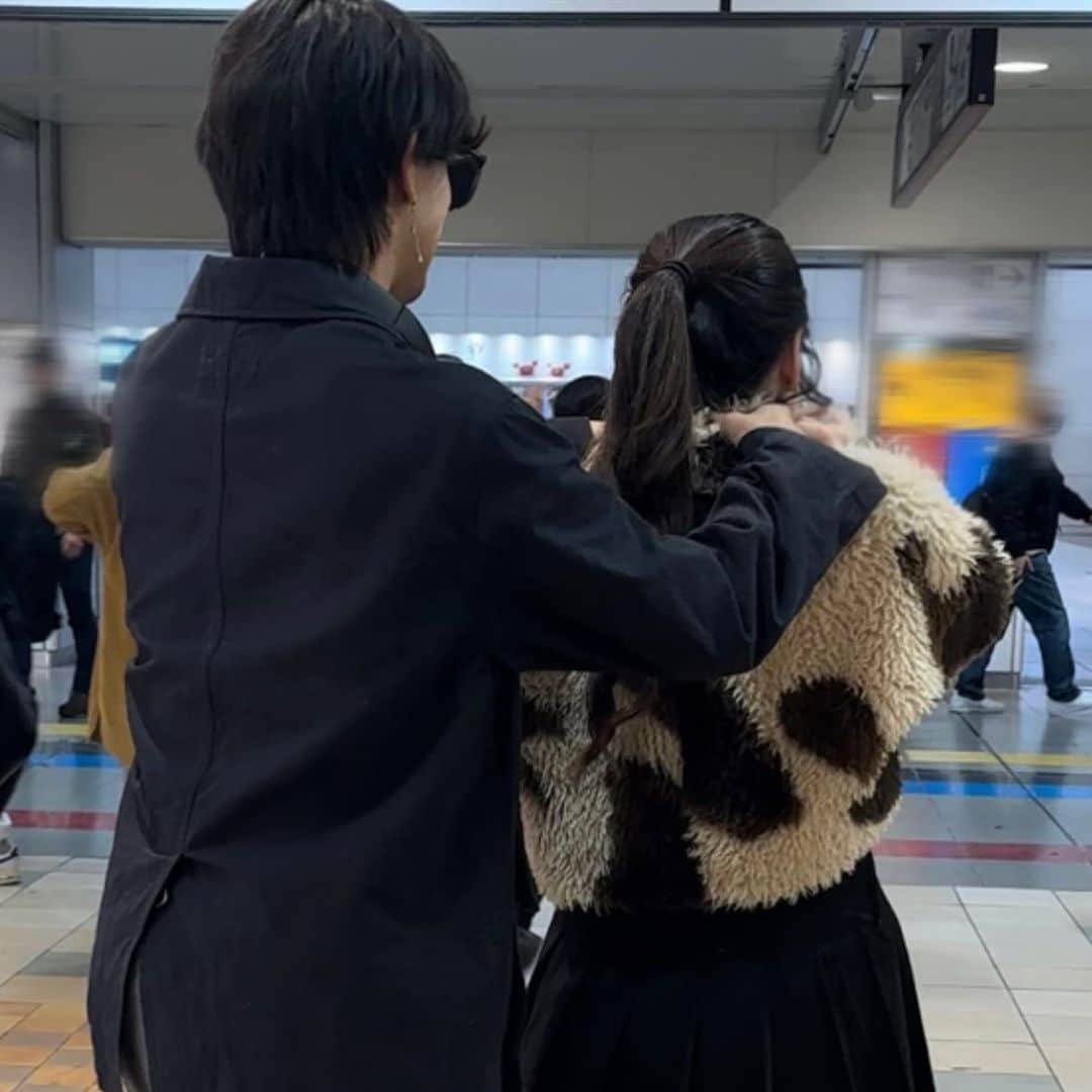 りんかさんのインスタグラム写真 - (りんかInstagram)「🐈‍⬛🎀  最終的にくびしめられてる、、、 #りんはな #今日好き」12月6日 20時52分 - 1n_o28