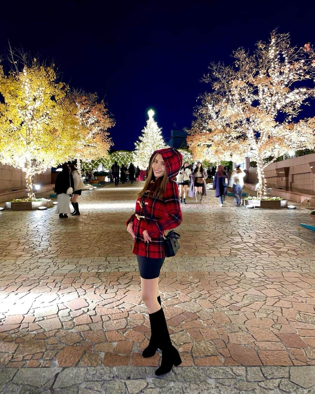 エリカ・セイラさんのインスタグラム写真 - (エリカ・セイラInstagram)「Counting down till Christmas🎄🎁⭐️  #恵比寿 #恵比寿ガーデンプレイス #イルミネーション #ガーデンプレイス #ebisu #ebisugardenplace #クリスマスツリー #東京イルミネーション #christmasdecor #インフルエンサー #冬コーデ #恵比寿ガーデンプレイスイルミネーション #イルミネーション2023 #ブーツコーデ #アウターコーデ #クリスマス #Christmas #yebisu #yebisugardenplace #christmasdecorations #holidaydecor #holidayvibes #christmasvibes #クリスマスコーデ #🎄 #christmaslights #christmastree #christmastime #happyholidays #Tokyo」12月6日 21時05分 - erica_sarah_