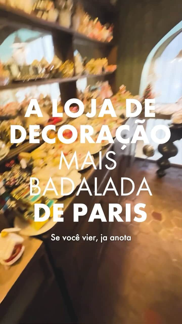 ELLE Brasilのインスタグラム：「Já ouviu falar da @astierdevillatte? A loja de decoração e presentes badaladíssima de Paris foi o endereço visitado por @anagarmendia, nossa correspondente internacional, para te apresentar nesse vídeo. Cerâmicas, canecas e toda a sorte de badulaques cool podem ser encontrados por lá – principalmente na época do Natal. Assista e conte pra gente o que achou! (vídeo: @ricardojfer)」