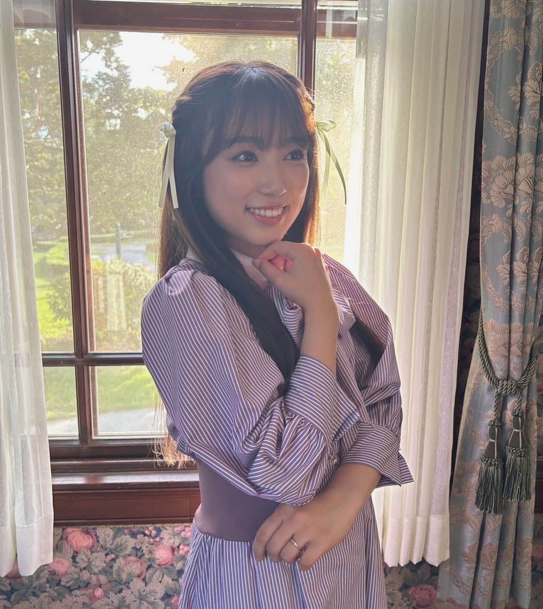 18歳、新妻、不倫します。のインスタグラム：「˗ˋˏ 🎀💖 ˎˊ˗  #新妻不倫  大好評！リボン明花ちゃん（#矢吹奈子）の 最高に愛おしいオフショットです🫣🎀  THE・お姫様…🥹 Xには別のお写真を載せているので、 ぜひぜひチェックしてみてください🤝✨  第8話、見逃し配信はTVerで！📺🩵 便利なお気に入り登録も よろしくお願いします ✅✨  第9話 #ABCテレビ 12月10日(日)深夜0:55~ #テレビ朝日 12月9日(土)深夜2:30~ ㅤ #18歳新妻不倫します #ドラマL」