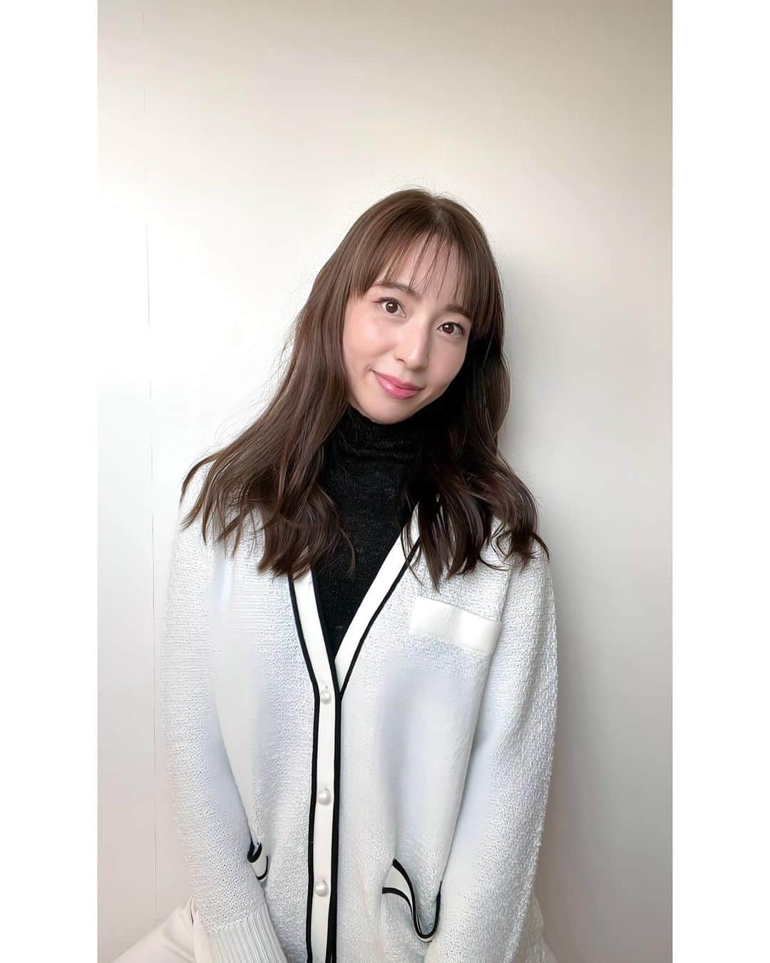 今井麻椰のインスタグラム：「現代スポーツ概論の授業に、ゲストスピーカーとして呼んでいただきました☺️🎤  バスケの魅力が少しでも伝わってればいいな〜🏀 大学生ってほんと自由だ。笑  こういう伝える場をいただける機会がどんどん増えていて、有難いです😌✨  髪の毛もキレイになった〜🤍」