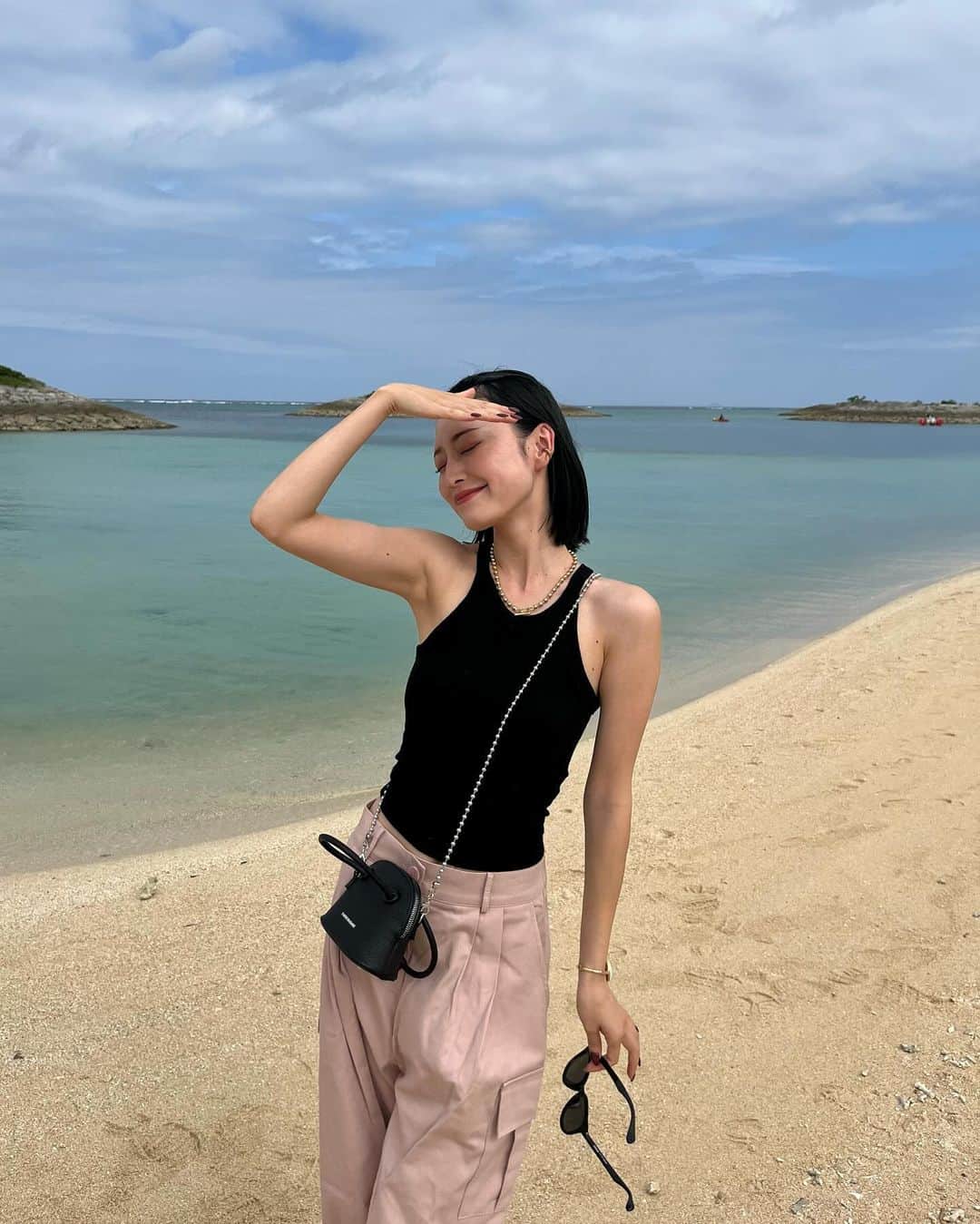 吉田南歩のインスタグラム：「懐かしき沖縄🌺 最近17:00には外が暗くて泣きたい😇 夏帰って来てください🕶️」