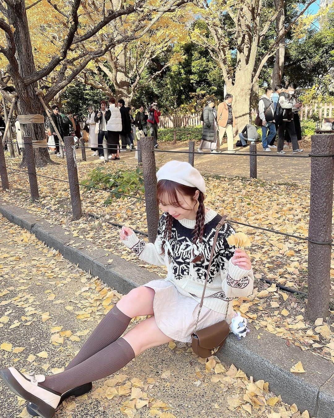 夏井さらさんのインスタグラム写真 - (夏井さらInstagram)「いちょうコーデ🍂🪿  やっぱりブラウン系でまとめると秋間強くてかわいいね~＾＾♡  knit: @maybins_japan  skirt: @grl_official  socks: @gu_for_all_  bag: @grl_official   . . . #フレンチガーリー #フレンチガーリーコーデ #ブラウンコーデ #グレイル #grl購入品 #いちょう並木 #神宮外苑いちょう並木」12月6日 21時15分 - sara_natsui