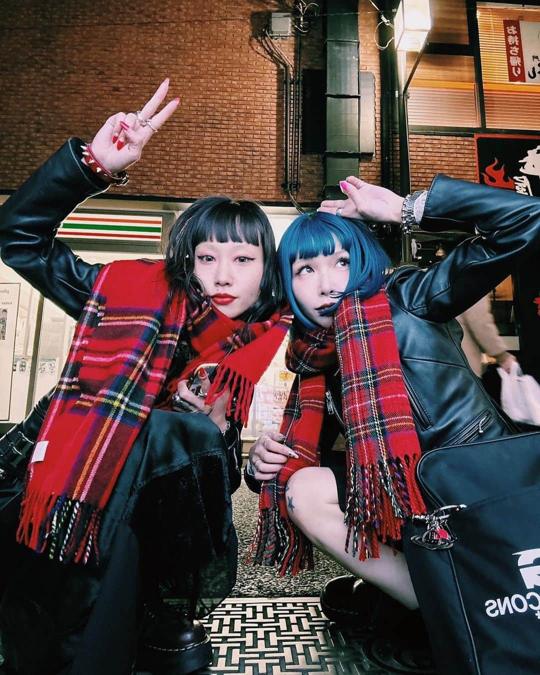 tsubame408のインスタグラム：「. 最近のiCloud💖 666の革ジャン一緒やって笑った😂 cloudしてるわー🥹 最高すぎ。 .  #tokyo#tattoogilr#punkgirl#supergirl#swallowsnest_clothe#tsubame_私服#PUNKGIRL#tokyostyle#drmartens#streetsnap#icloud」