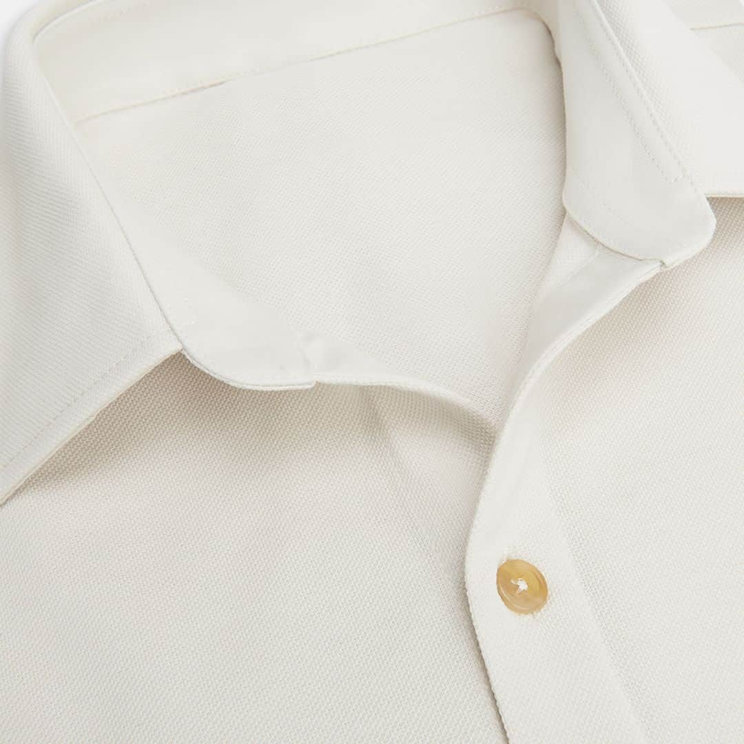 ターンブル&アッサーさんのインスタグラム写真 - (ターンブル&アッサーInstagram)「Constructed with an open collar, single front pocket, and 3-button cuff, our new Polos are made with prestigious Filo di Scozia, a mercerised yarn for a bright and lustrous finish.⁠ ⁠ Discover our Polo shirts in rich enduring shades for the season.⁠ ⁠ #TurnbullandAsser⁠ ⁠」12月6日 21時10分 - turnbull_asser