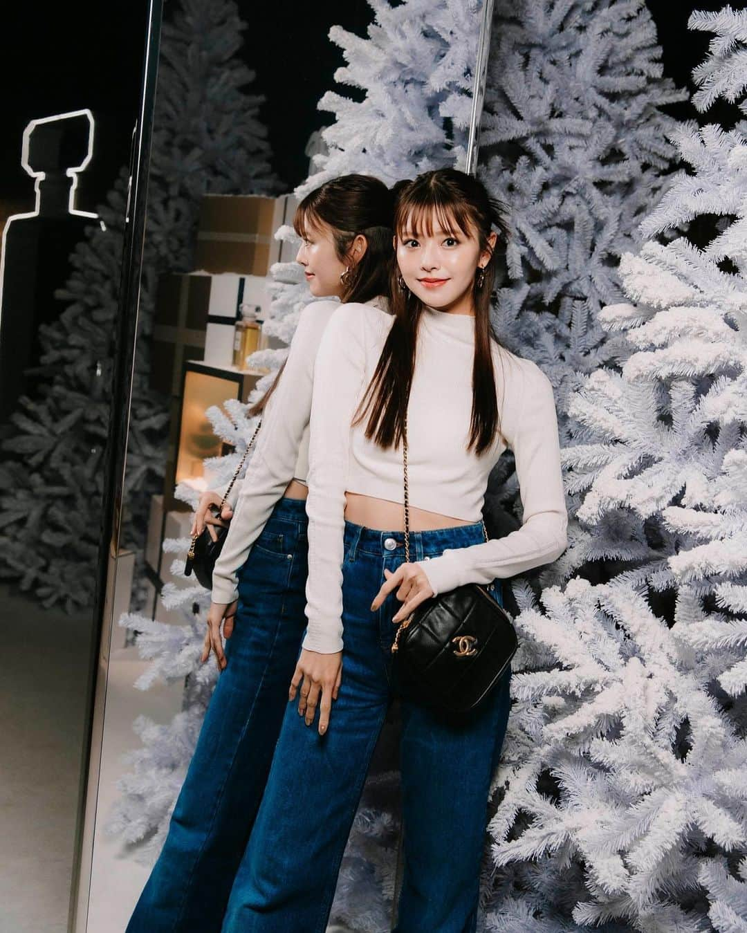 鈴木ゆうかのインスタグラム：「.  シャネル ホリデー イベント CHANEL WONDERLAND ご招待いただきました🎄🤍  CHANELの上品でラグジュアリーな空間が ホリデーのわくわく感で溢れていて 魅力の詰まった素敵な空間でした  #CHANEL  #CHANELHoliday  #シャネルホリデー  #CHANELWonderland」