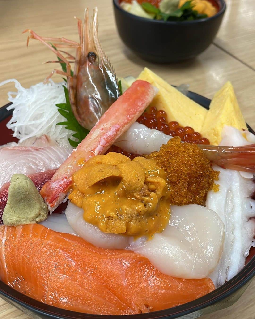 なみめろさんのインスタグラム写真 - (なみめろInstagram)「⁡ ⁡ ⁡ ひゃっほーーーいっ😆😆💕 ⁡ 海鮮食べる為に小樽までドライブ🚗³₃ 1年以上ぶりに食べた蟹はおいしかったぁ🥺💖 ⁡ ⁡ ほんとは、毛ガニが食べたかったんだけど なかなかとれないみたいでなかった🥺 次は、毛ガニ食べれたらいいなぁ🦀💕 ⁡ ⁡ #小樽 #小樽グルメ #小樽海鮮丼  #北海道海鮮 #北海道旅行 #北海道インフルエンサー」12月6日 21時15分 - na.mi613
